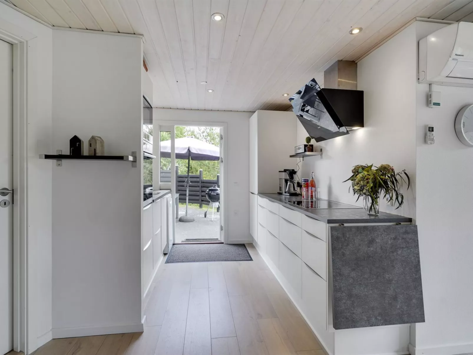 "Bjarka" - 2.9km from the sea-Buiten