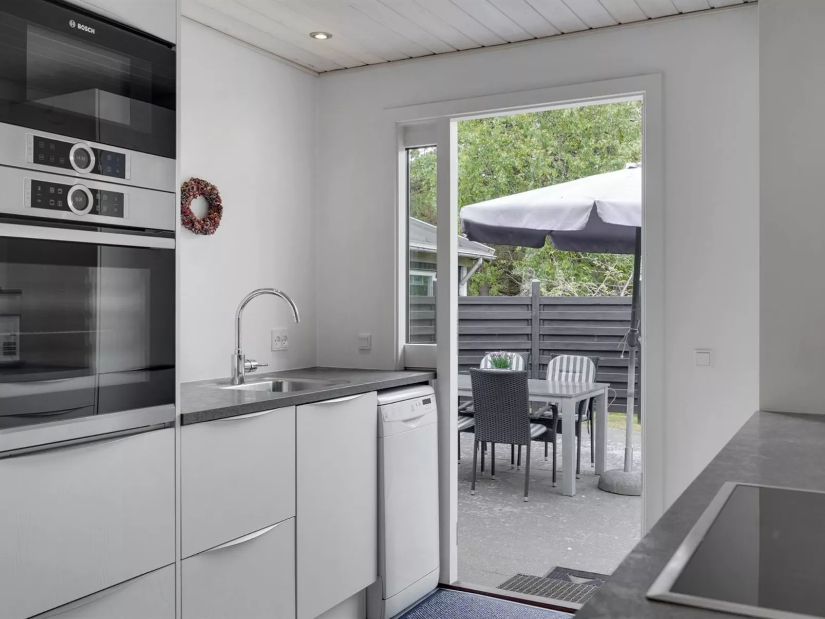 "Bjarka" - 2.9km from the sea-Buiten