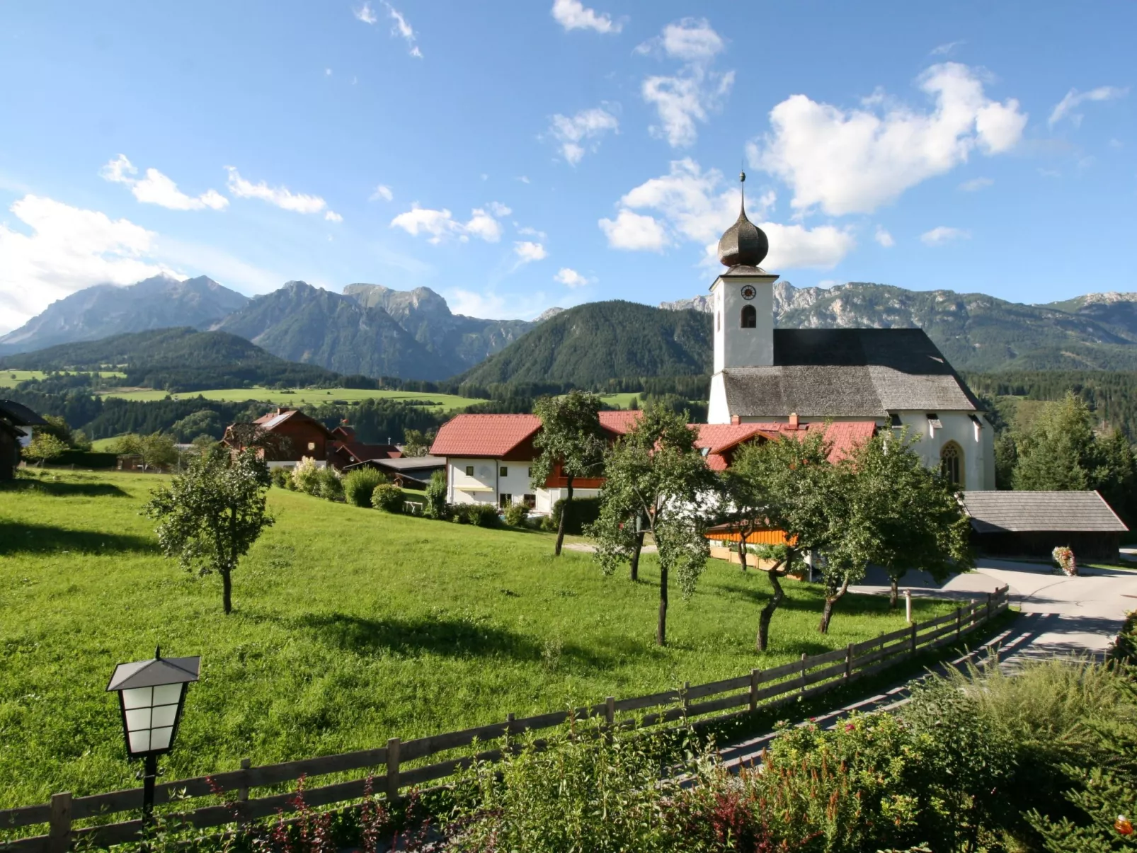 Premium mit Sauna & Außenbadewanne-Omgeving