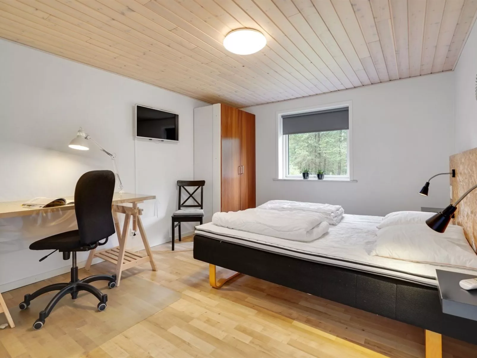 "Bjarka" - 2.9km from the sea-Binnen