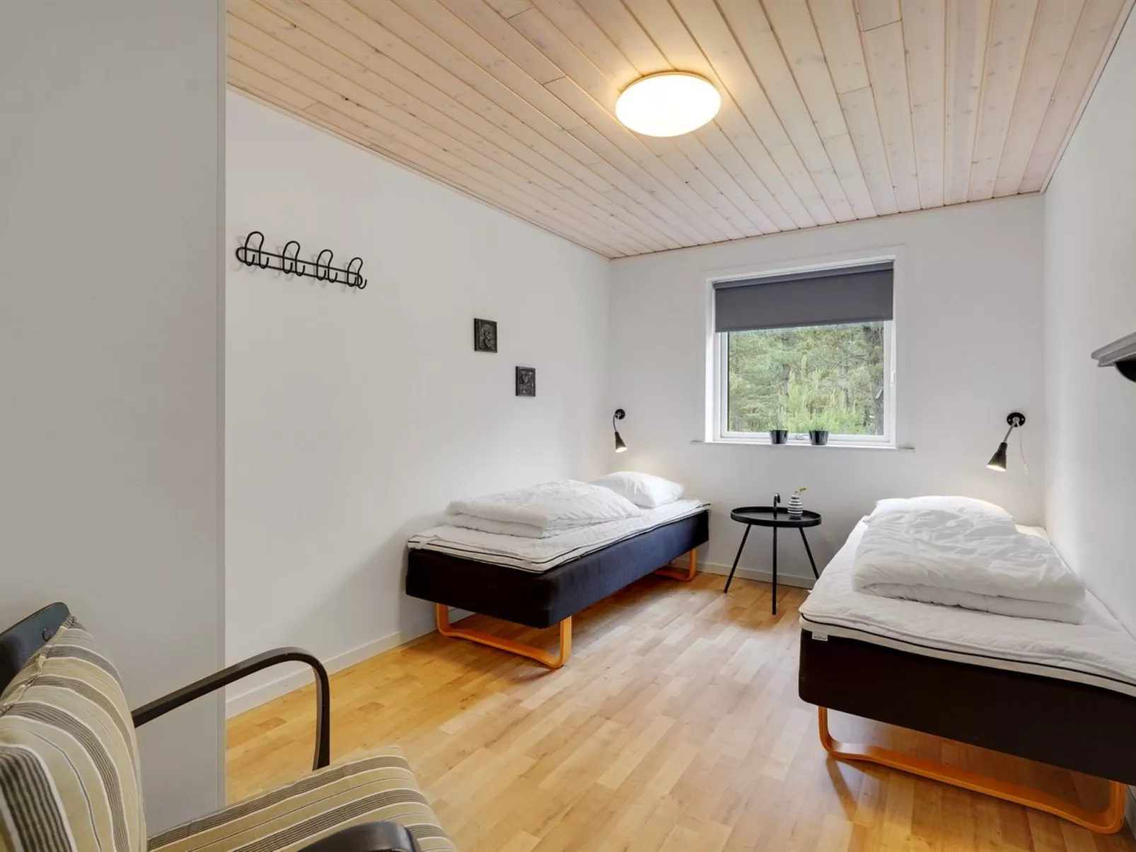 "Bjarka" - 2.9km from the sea-Binnen