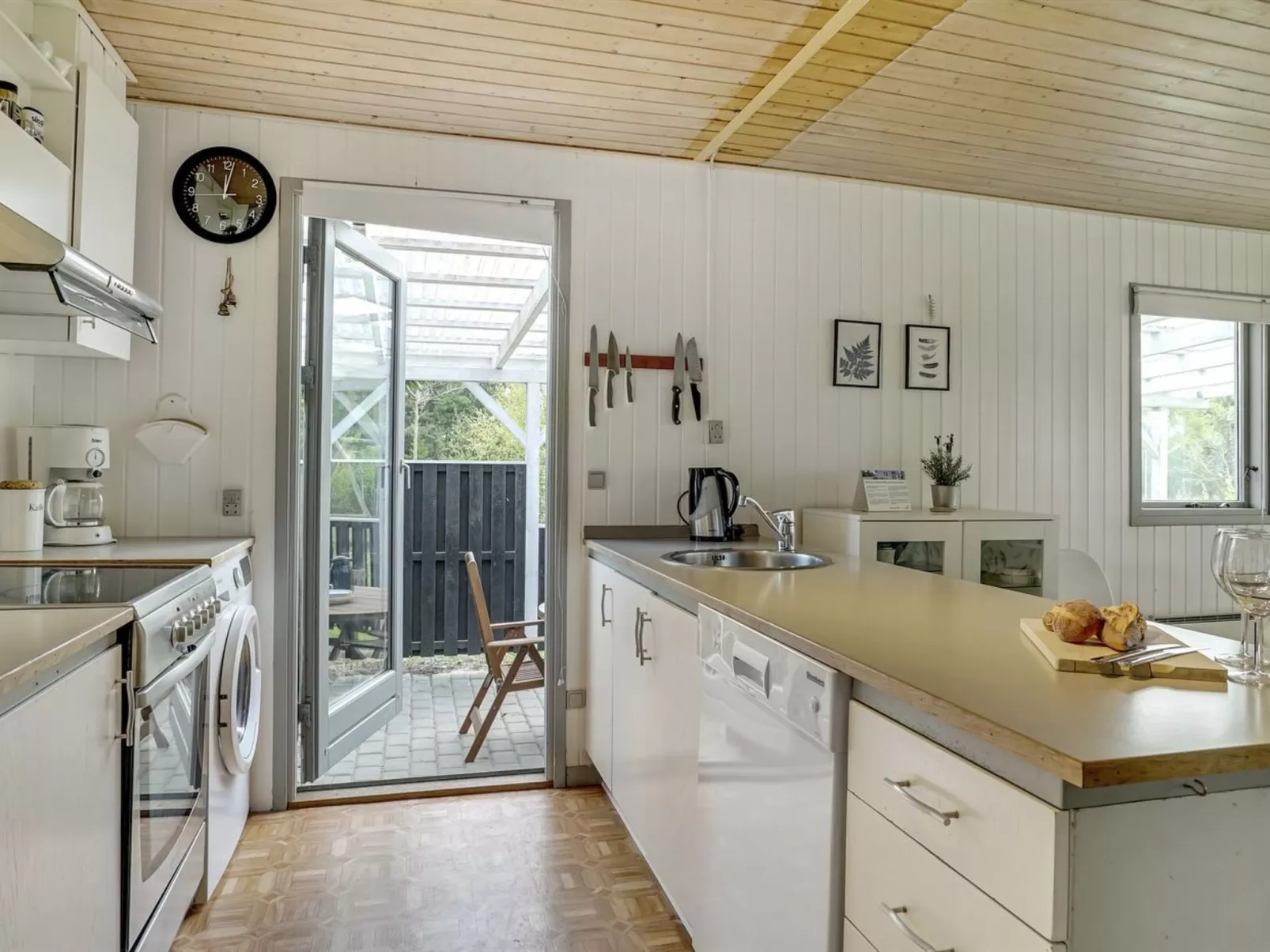 "Tarja" - 150m from the sea-Binnen