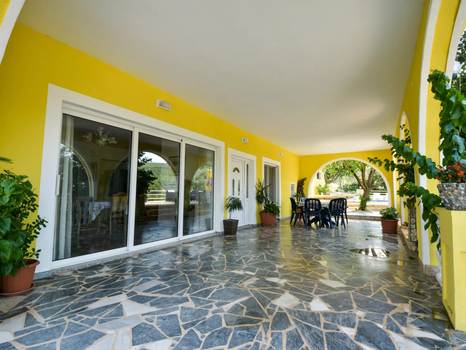Villa Luka-Buiten