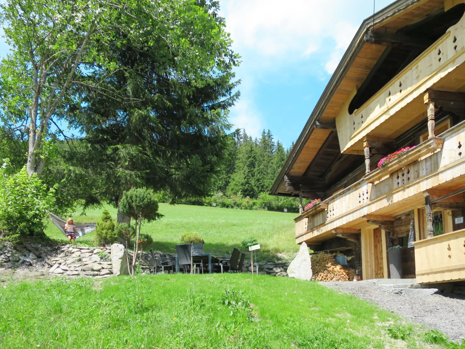 Alm Chalet-Buiten