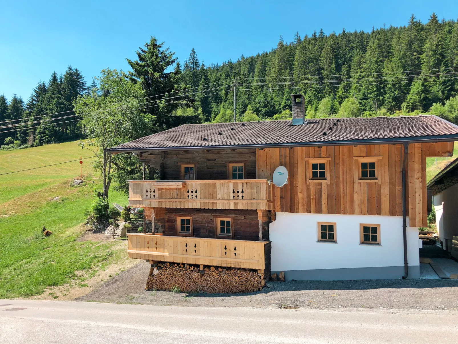 Alm Chalet (SUZ320)-Buiten