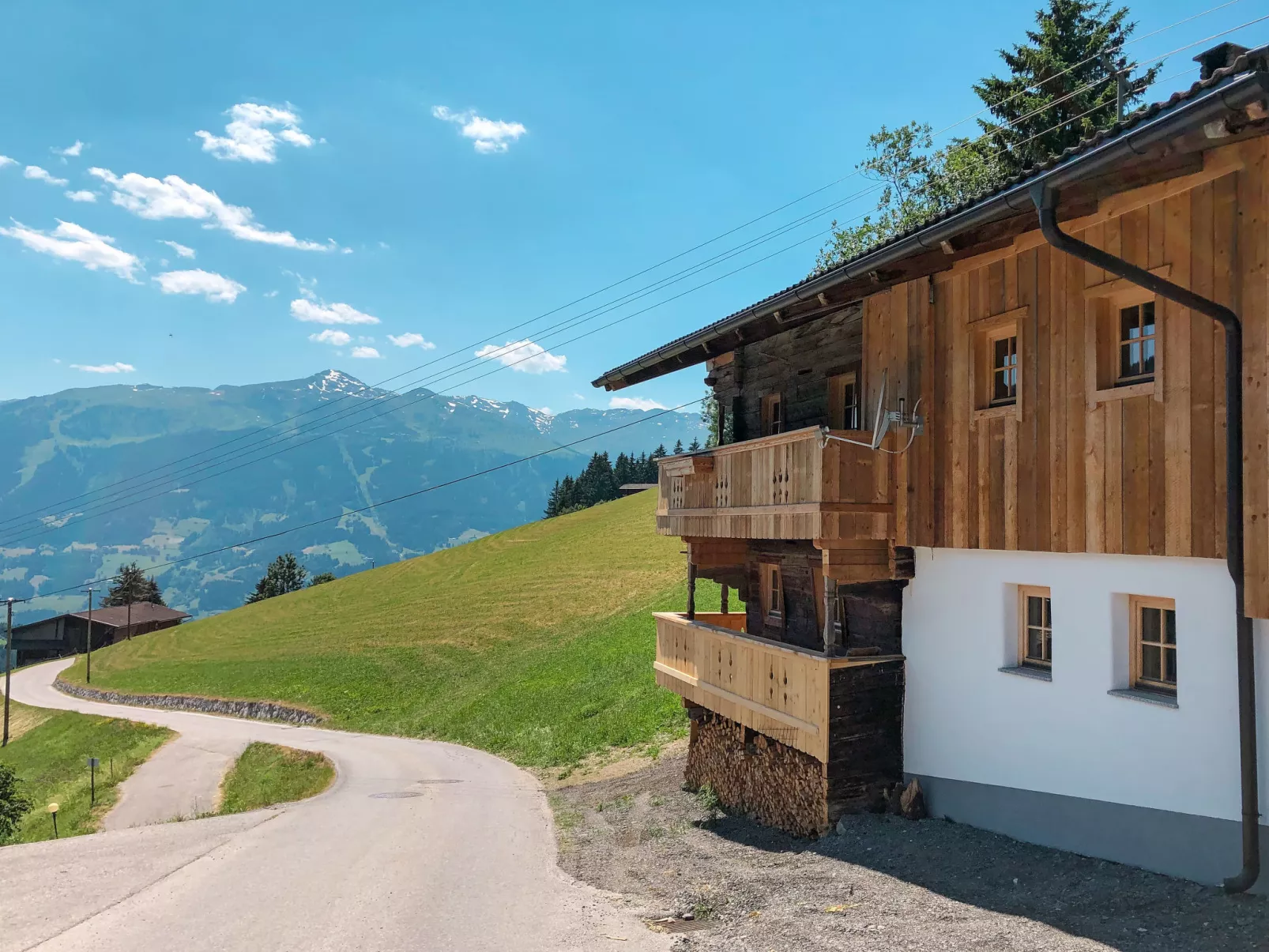 Alm Chalet (SUZ320)-Buiten