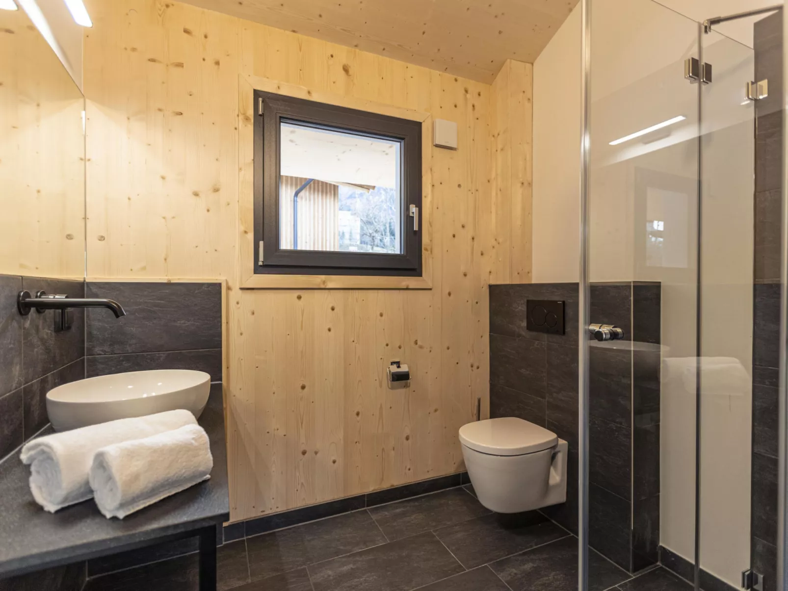 Mit 4 Schlafzimmern mit Sauna & Kamin