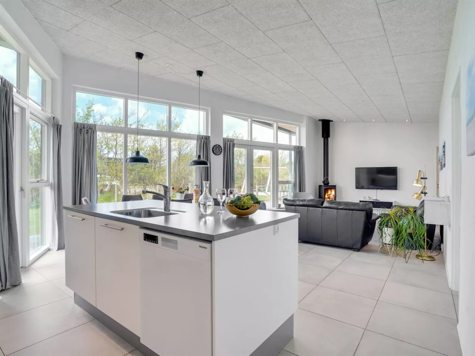 "Dietke" - 650m from the sea-Binnen
