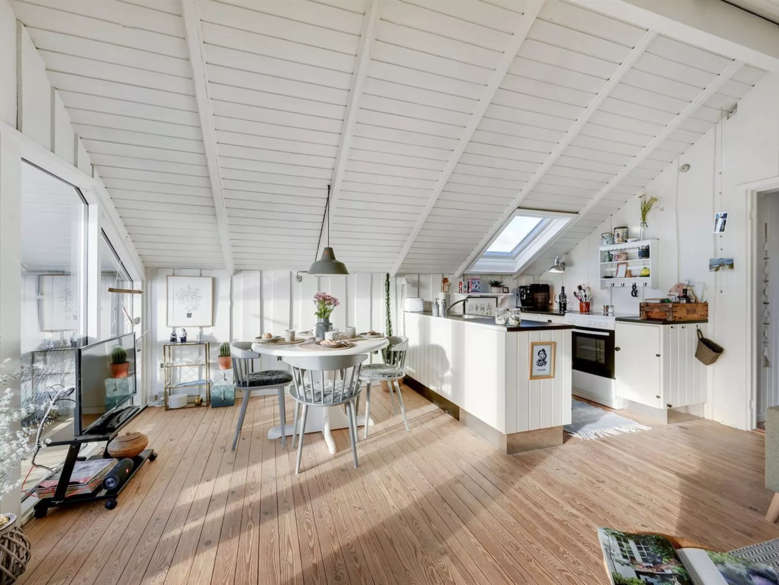 "Kamile" - 400m from the sea-Binnen