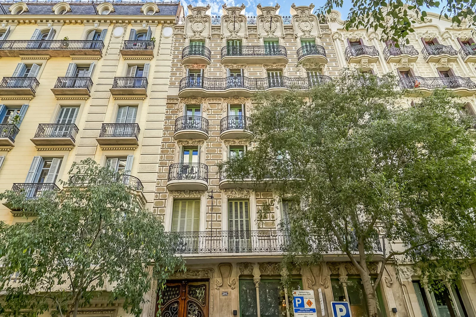 Rambla Paris Apartment-Buitenkant zomer