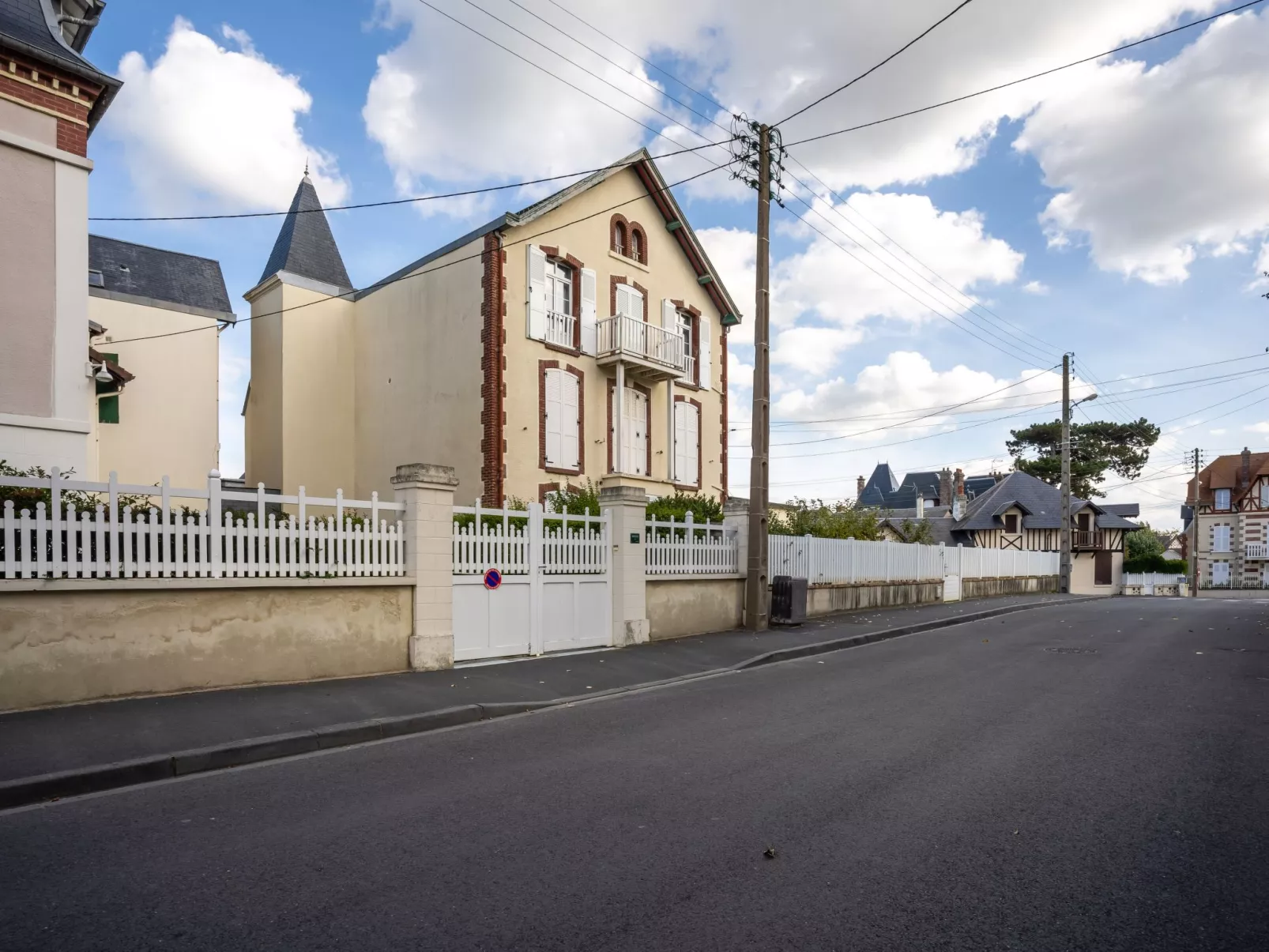 Le Chalet-Buiten