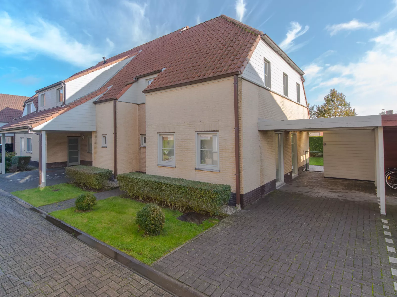 Boonenhove nr.72 with parking-Buiten