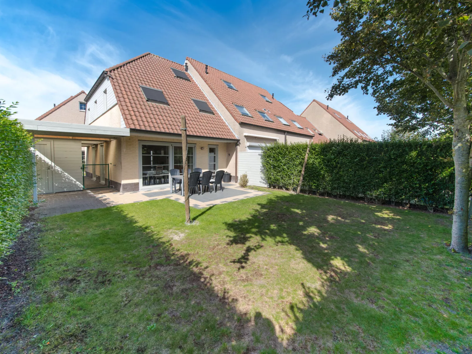 Boonenhove nr.72 with parking-Buiten