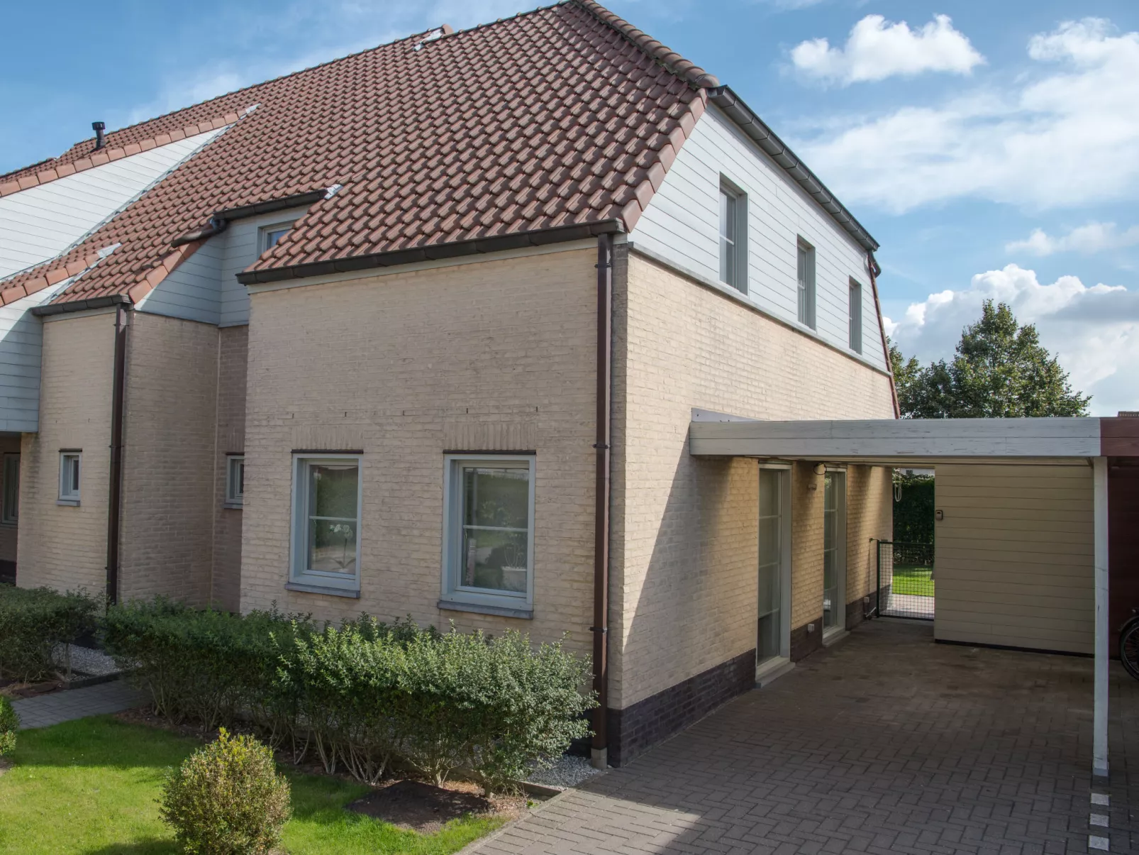 Boonenhove nr.72 with parking-Buiten