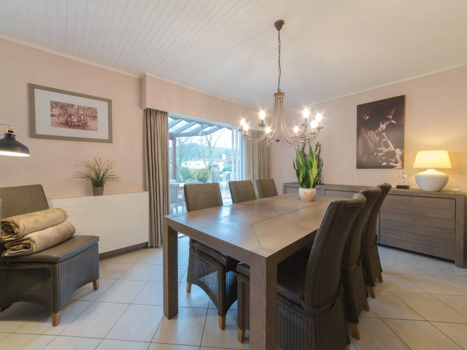 Villa Kievit with sauna and parking-Binnen