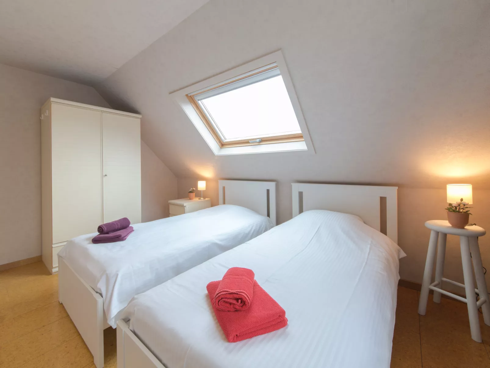 Villa Kievit with sauna and parking-Binnen