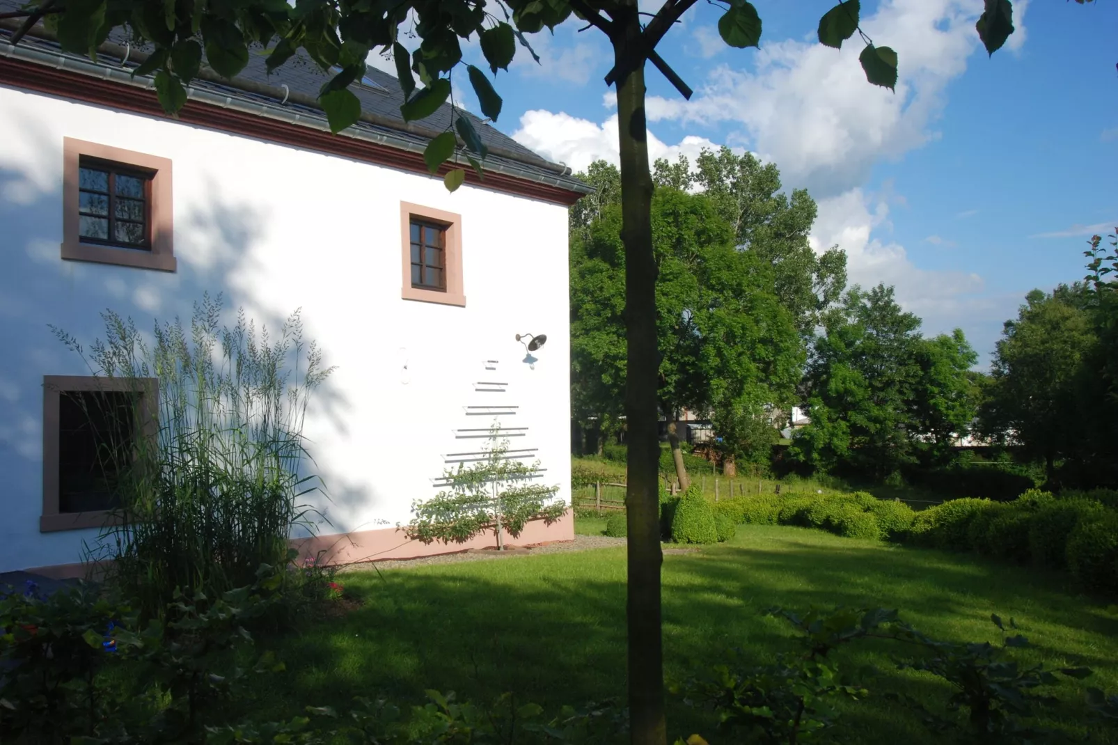 Gastehaus-Tuinen zomer