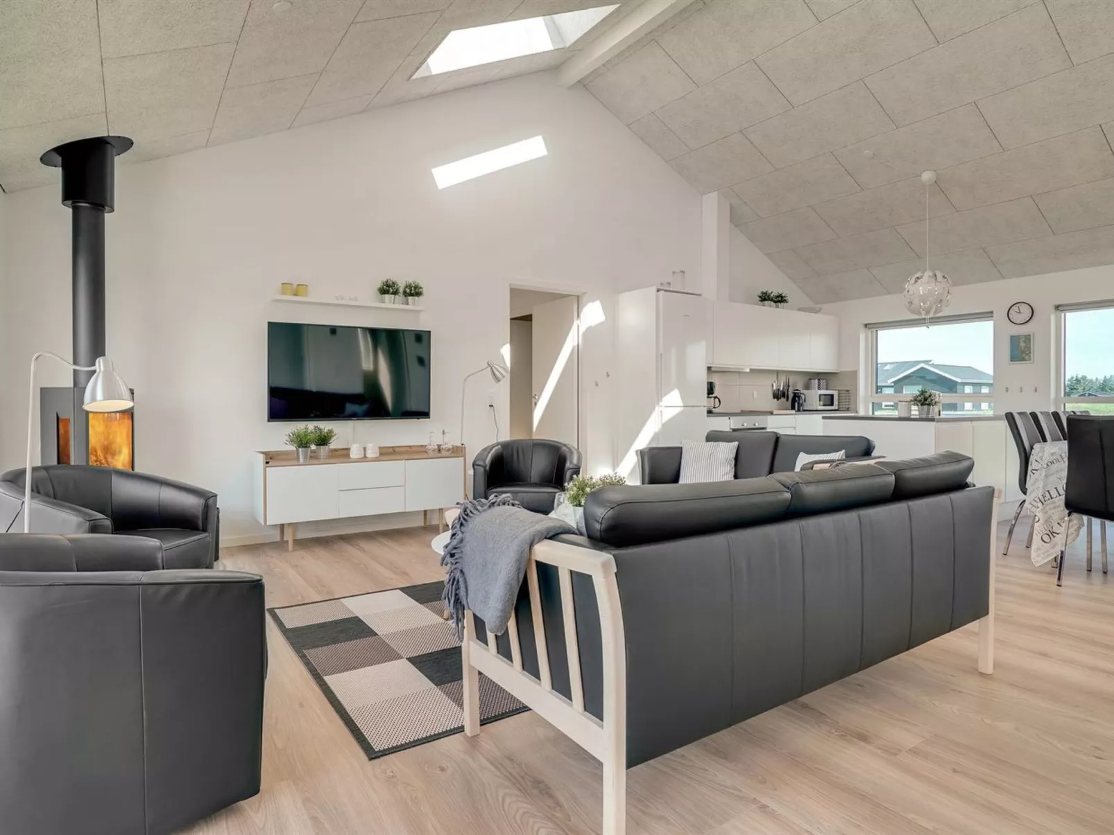 "Kirsi" - 1.6km from the sea-Binnen