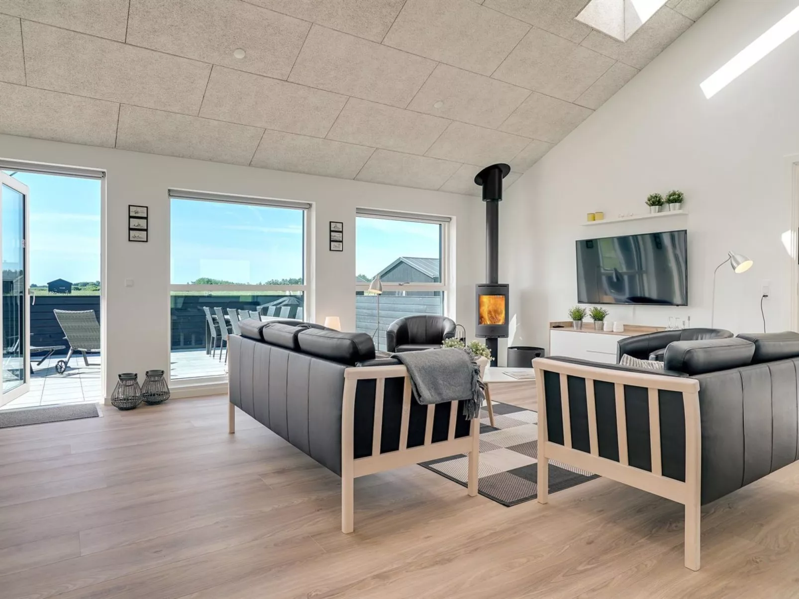 "Kirsi" - 1.6km from the sea-Buiten