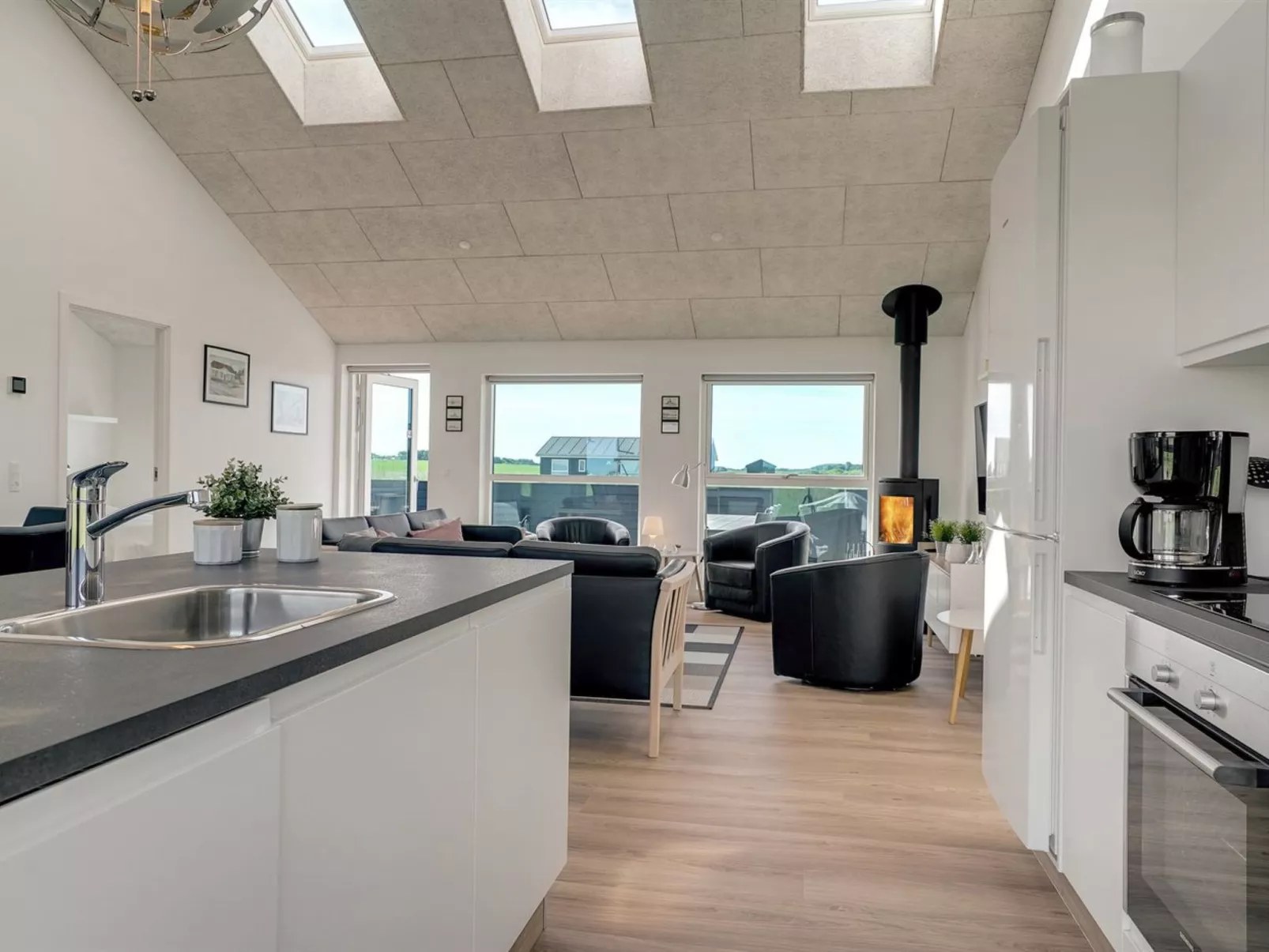 "Kirsi" - 1.6km from the sea-Binnen