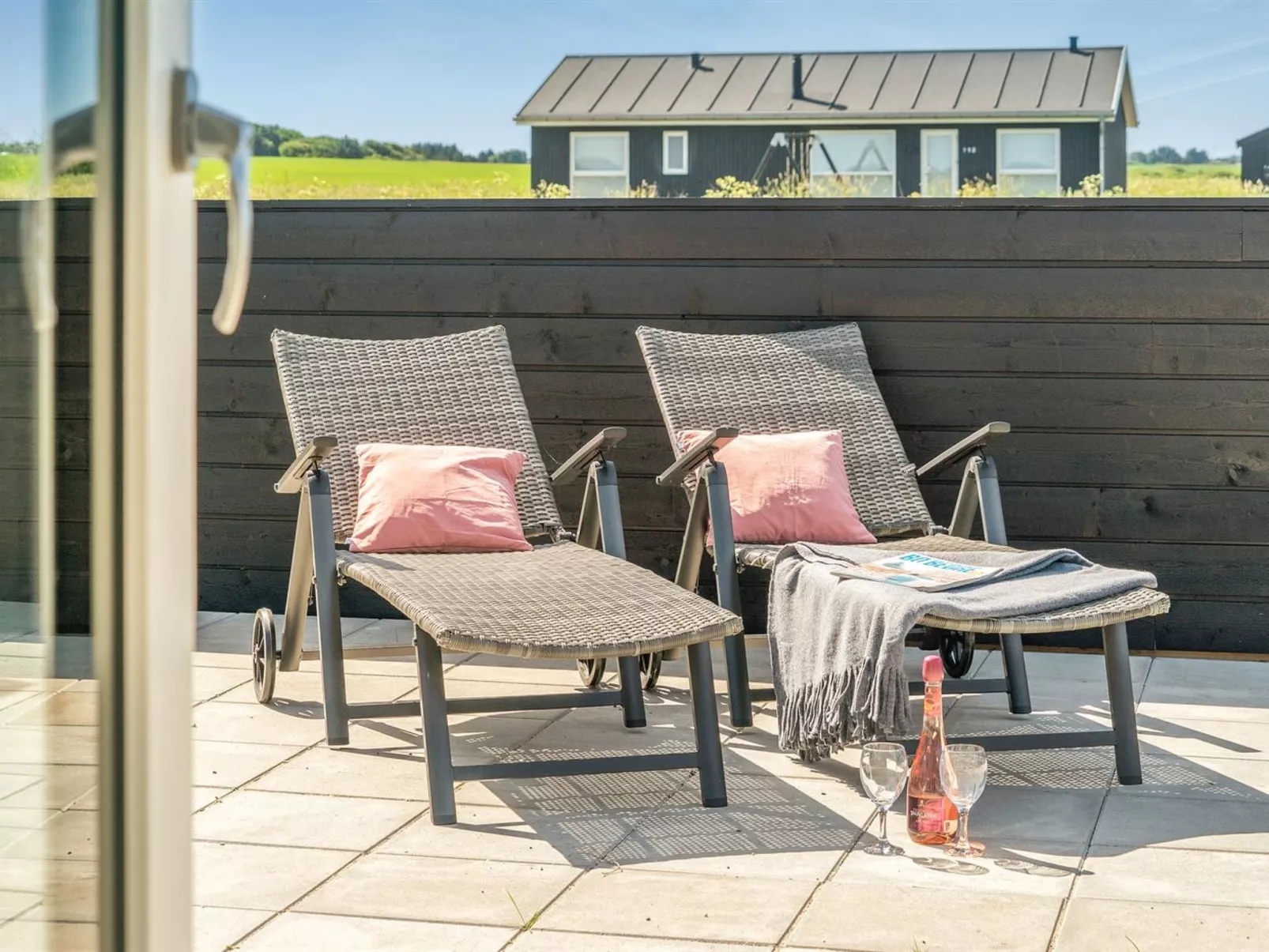 "Kirsi" - 1.6km from the sea-Buiten