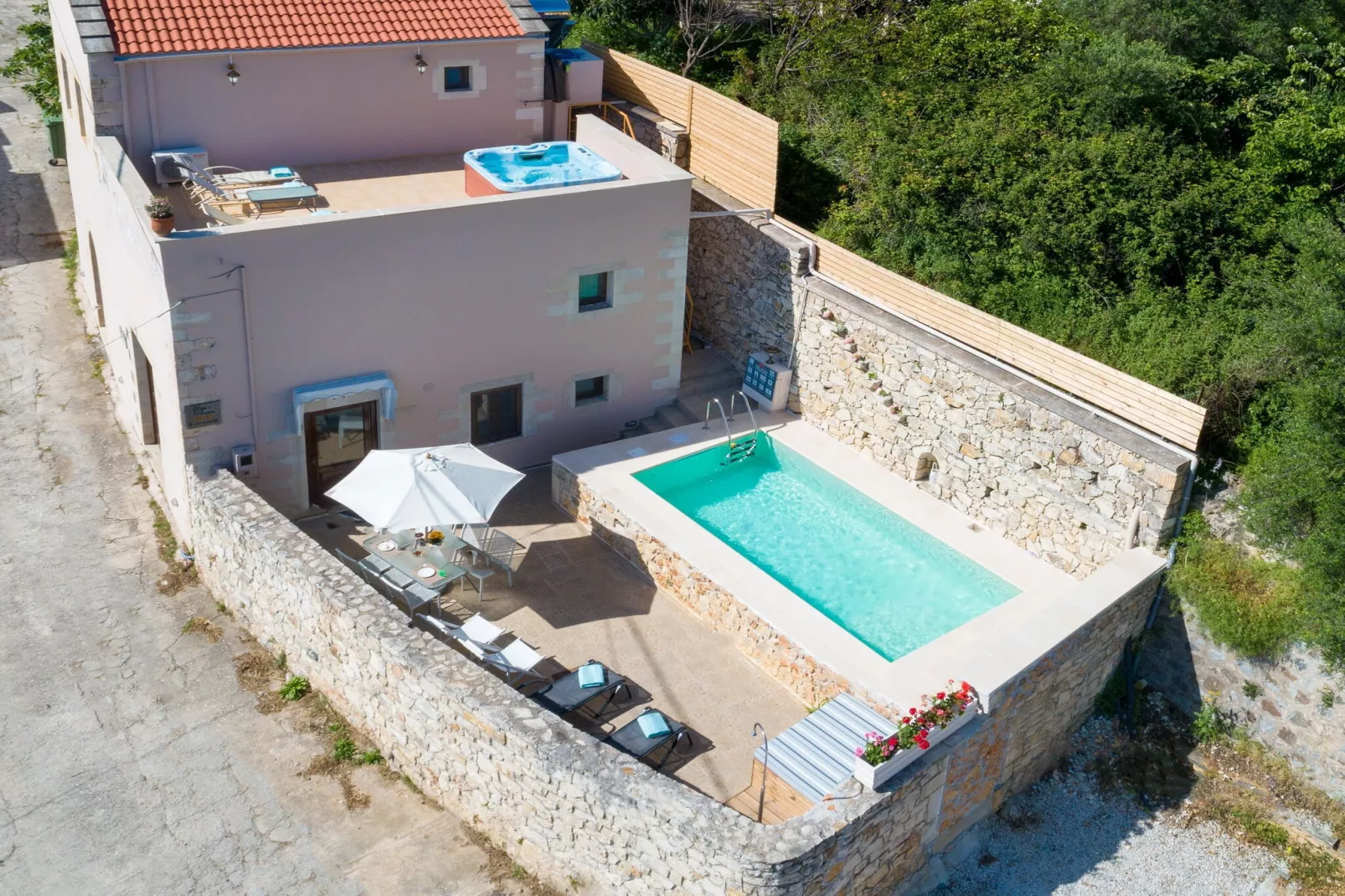 Holiday home, Maheri-Villa Aladanos-Buitenkant zomer