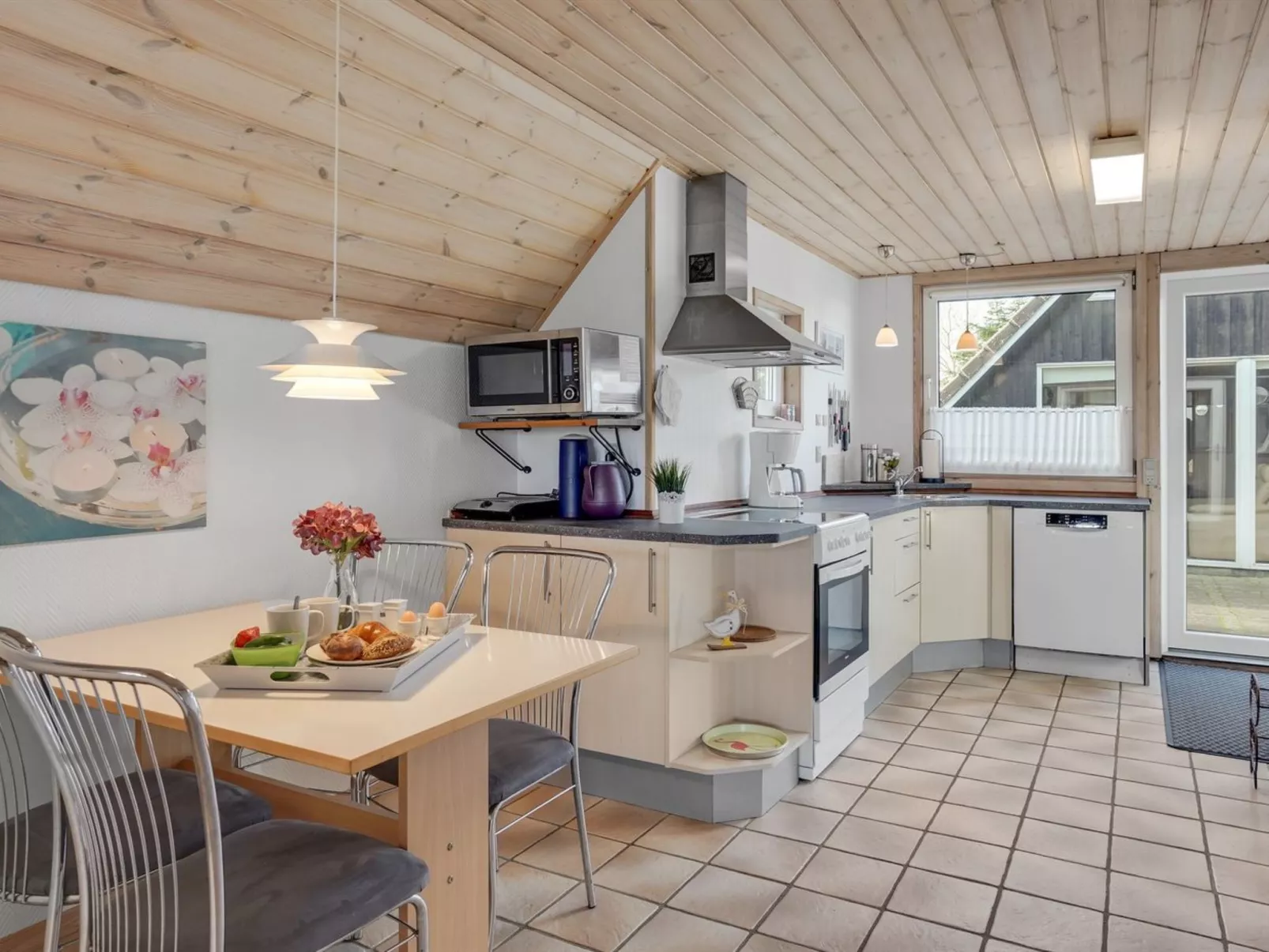 "Hejdie" - 150m from the sea-Binnen