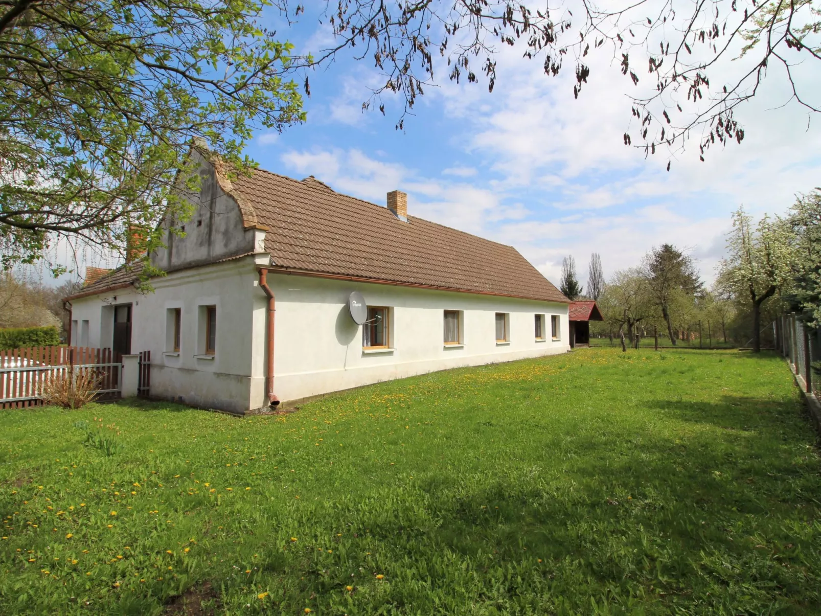 Vlhlavy u Hluboké-Buiten