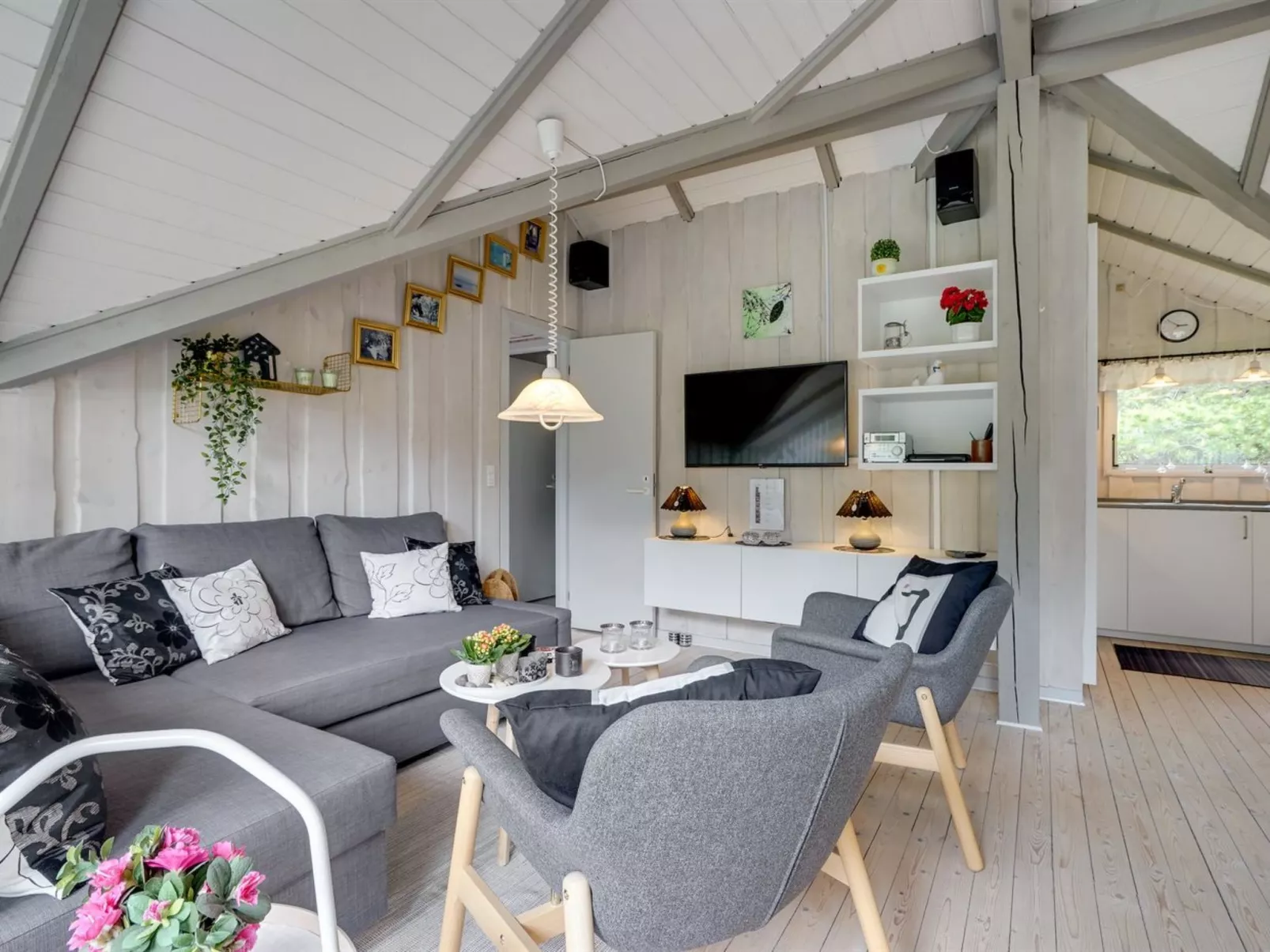 "Ejla" - 600m from the sea-Binnen