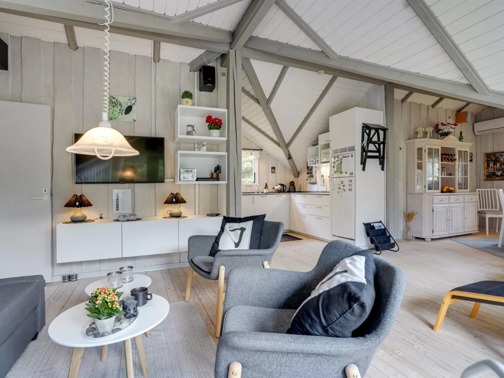 "Ejla" - 600m from the sea-Binnen