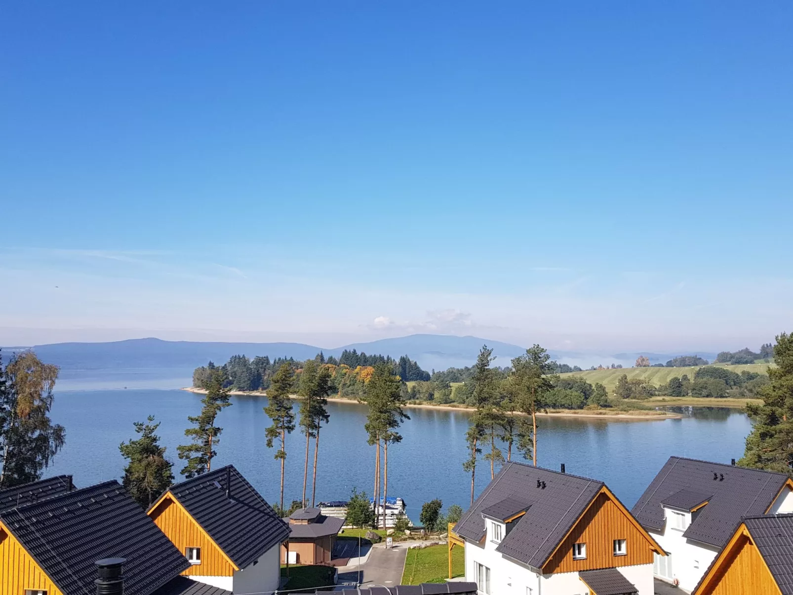 Lakeside Village 3-Buiten