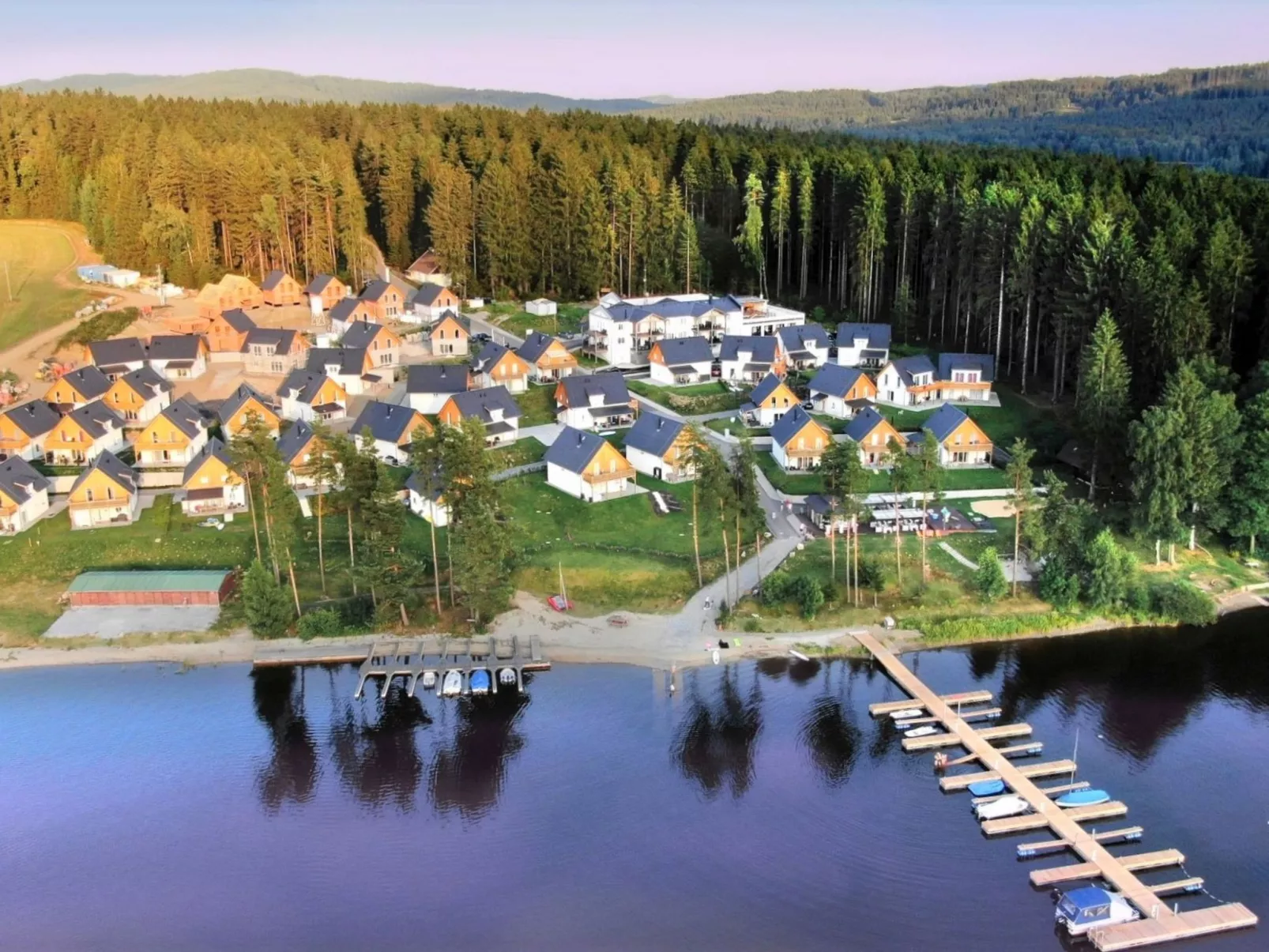 Lakeside Village 3-Buiten