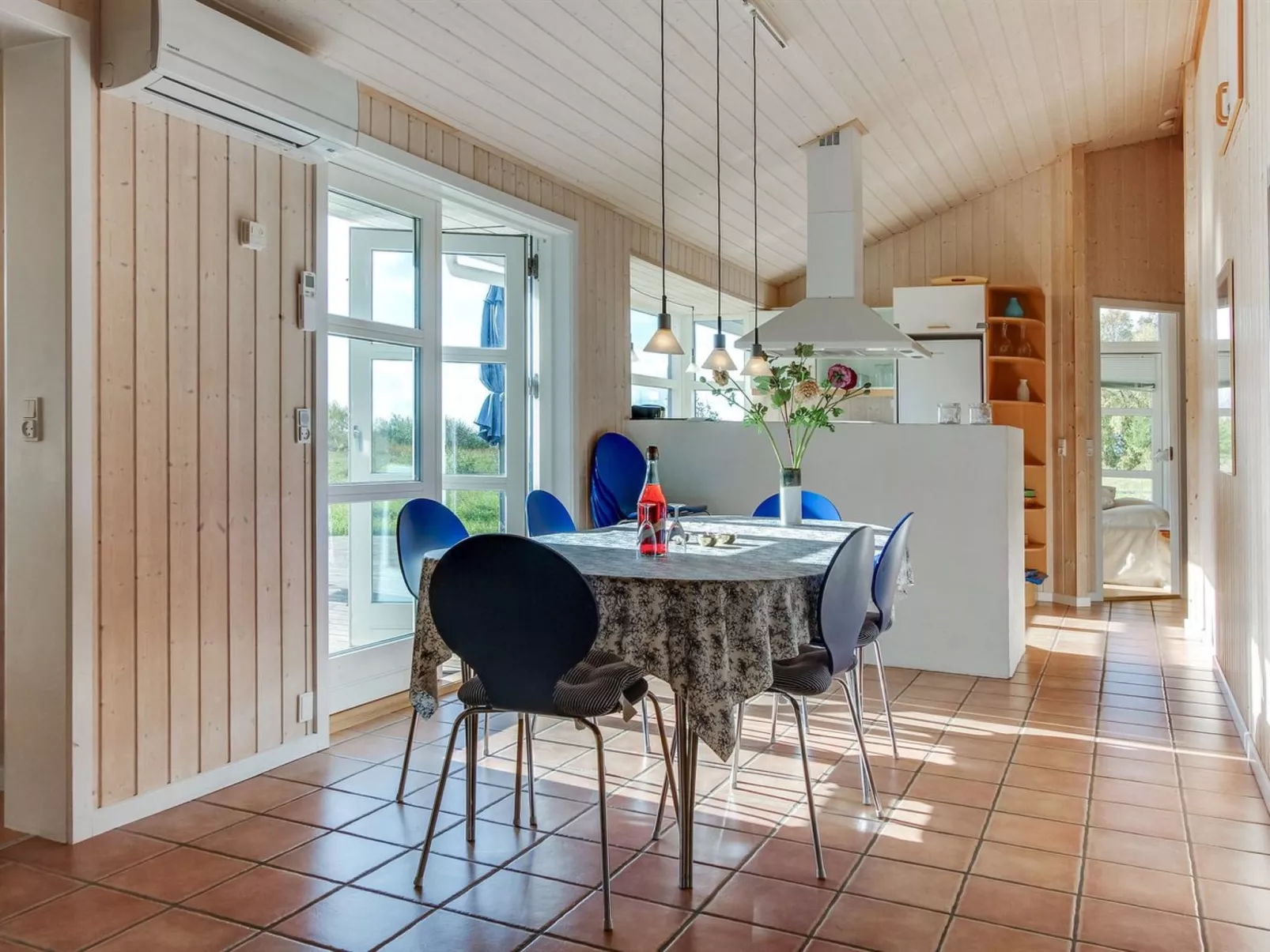 "Kajsa" - 50m from the sea-Binnen