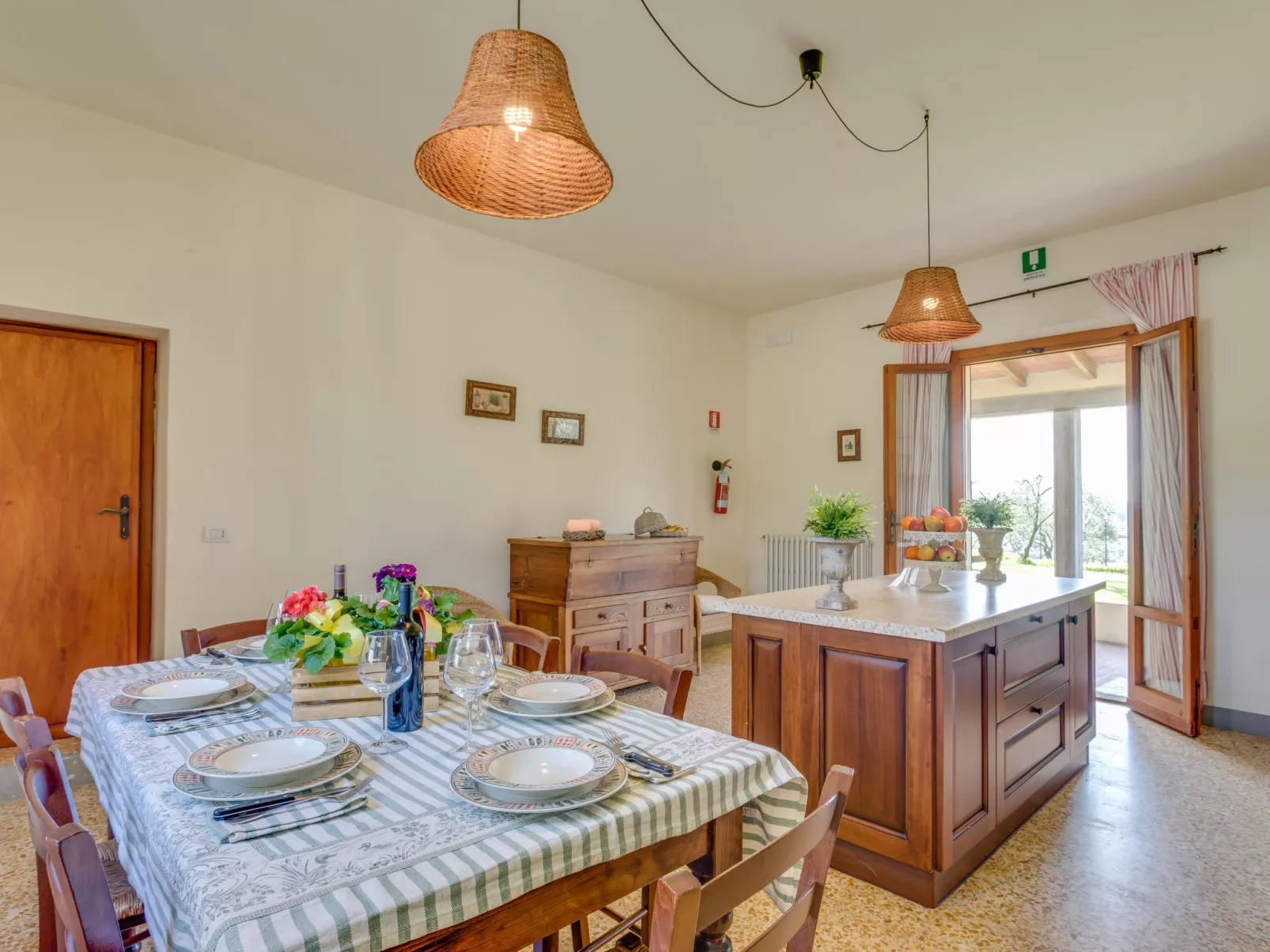 Villa Beboli per 18 pax-Binnen