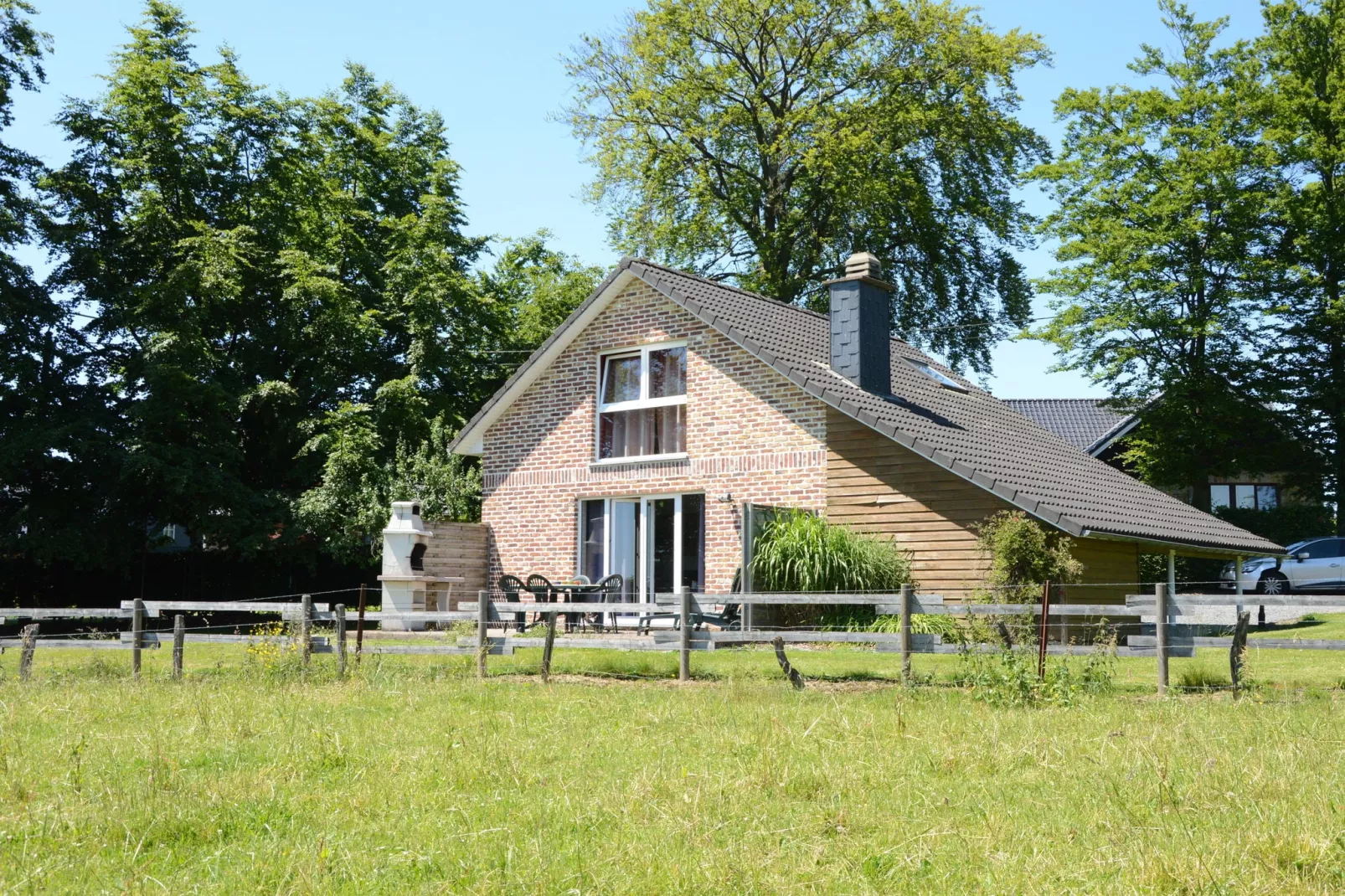 La Tourbière-Buitenkant zomer