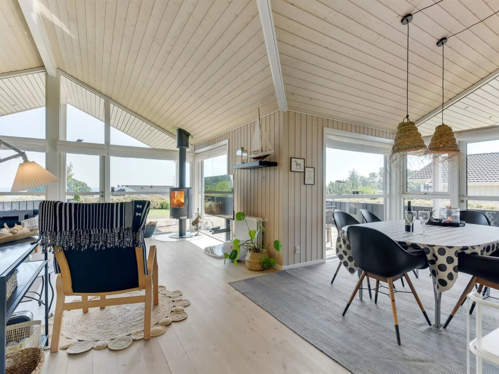 "Fridtjof" - 100m from the sea-Binnen