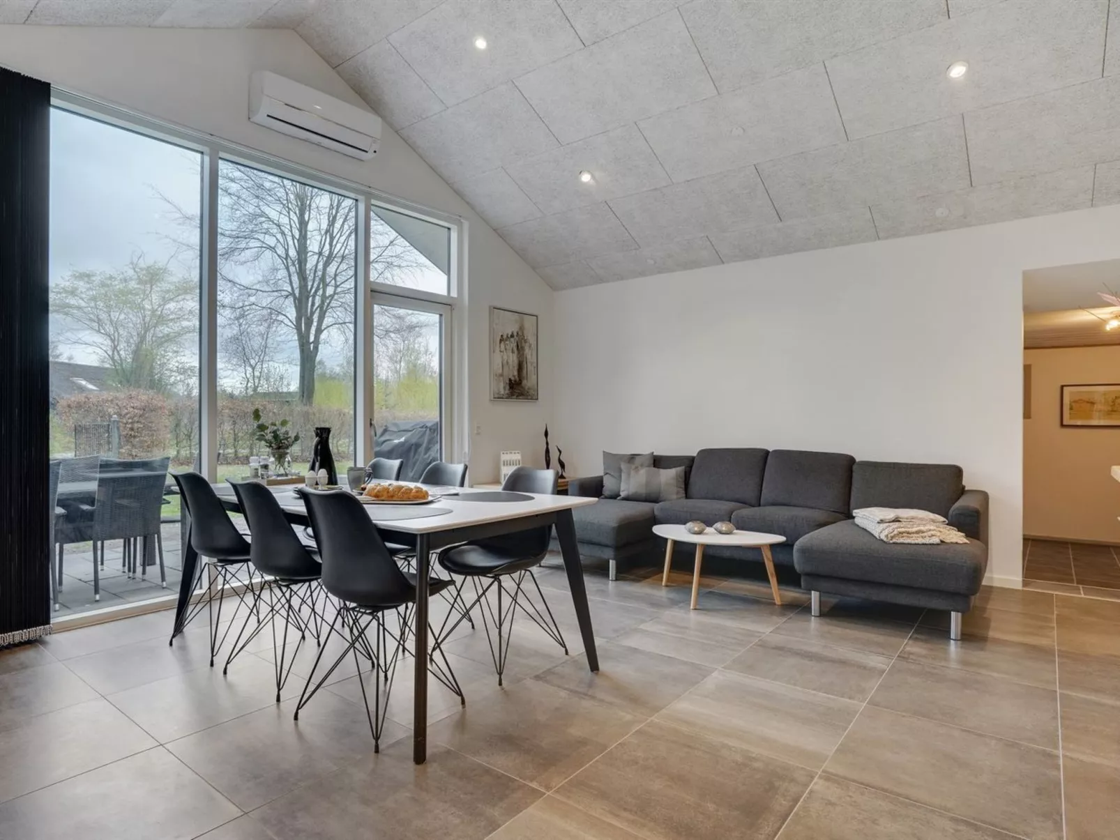 "Sunja" - 450m from the sea-Binnen