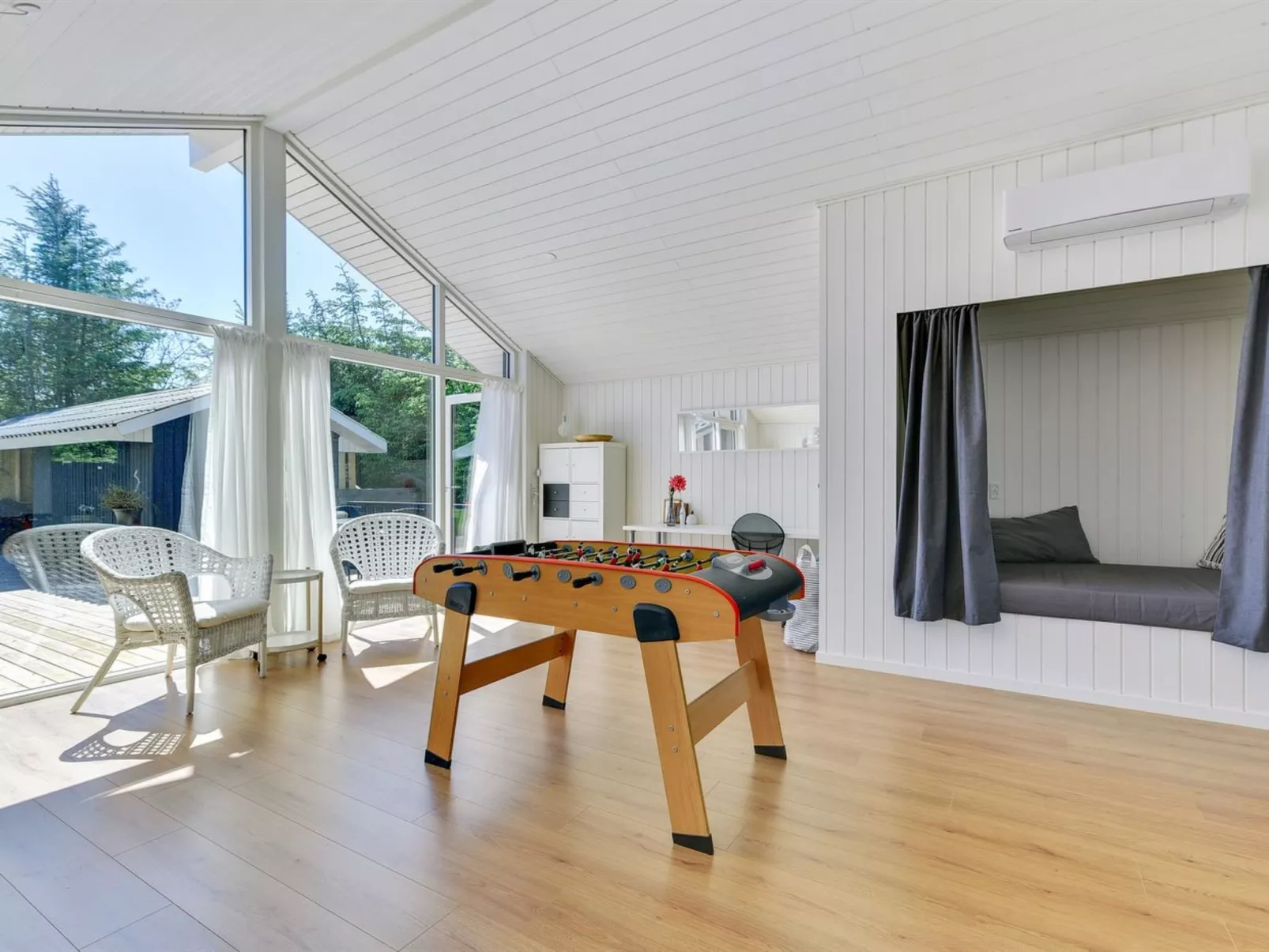 "Gustina" - 1.2km from the sea-Binnen