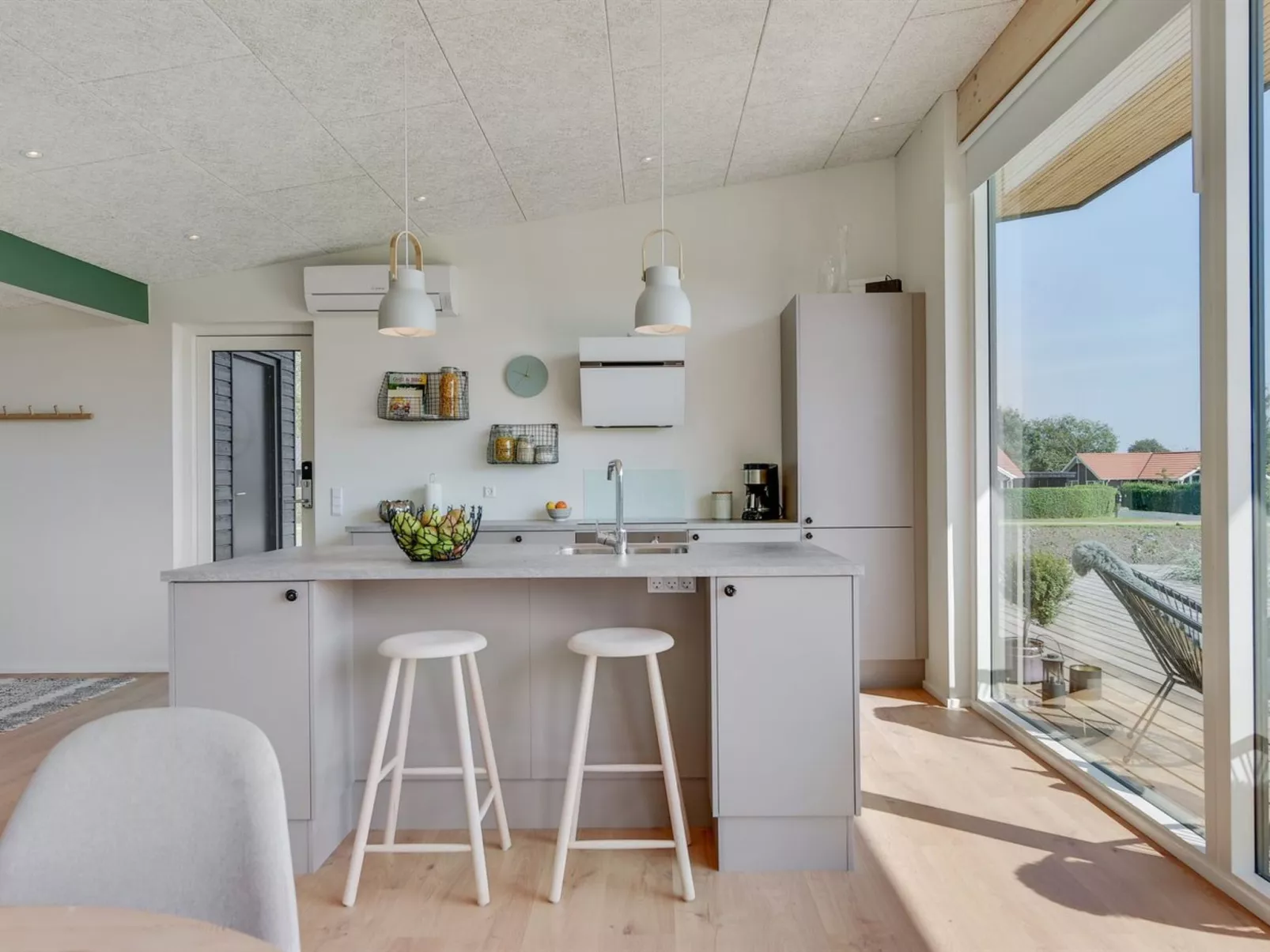 "Sebbi" - 90m from the sea-Binnen