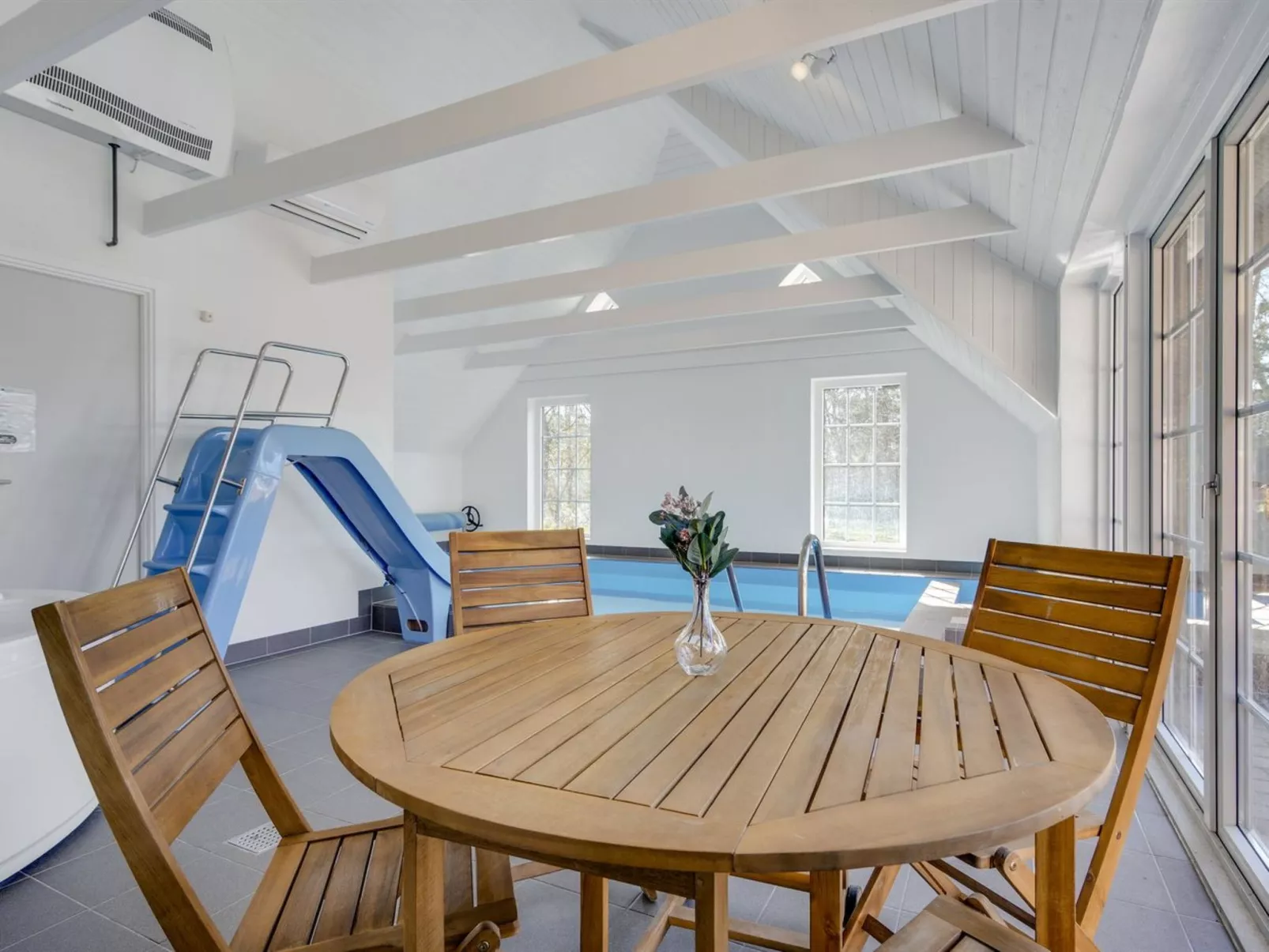 "Taralyn" - 1.3km from the sea-Binnen
