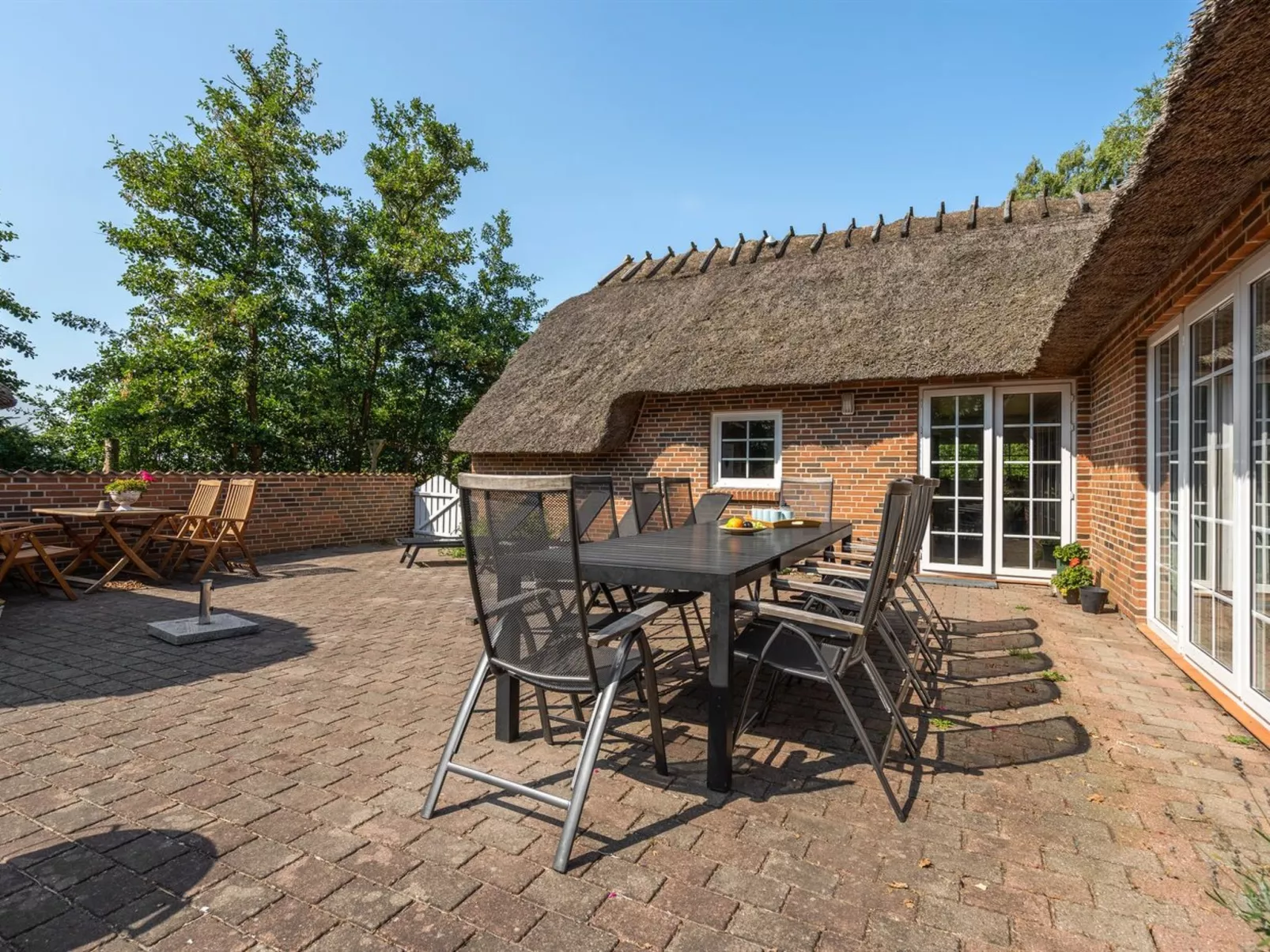 "Taralyn" - 1.3km from the sea-Buiten