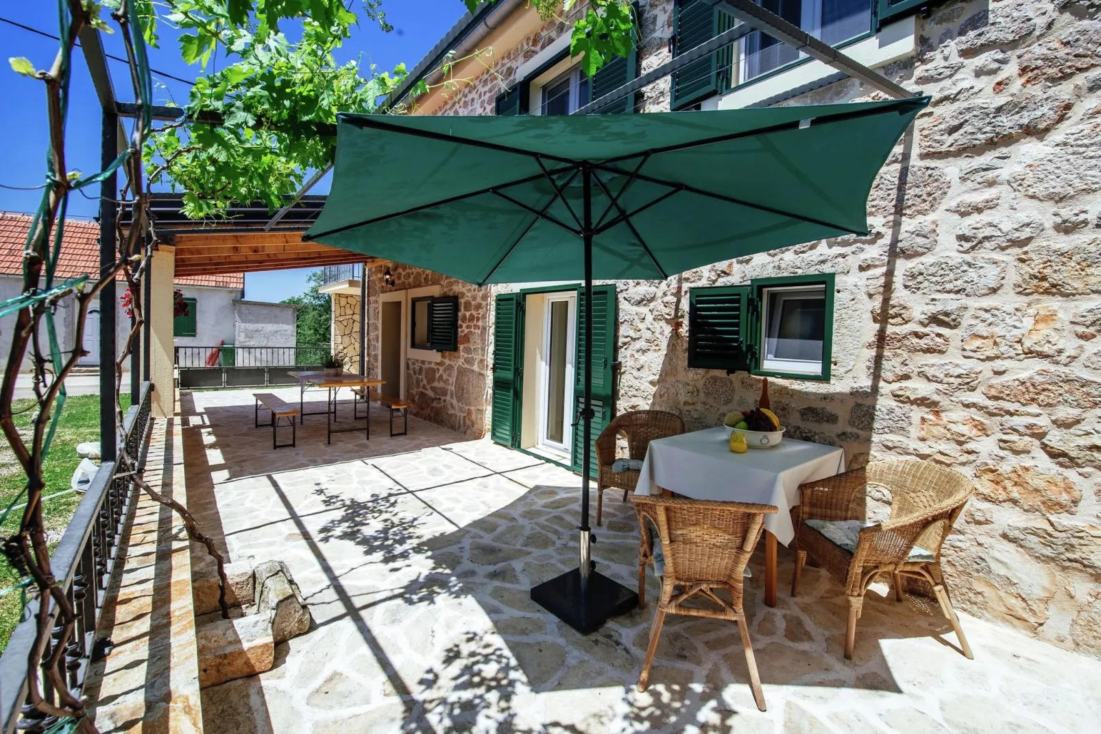 Casa Gracia-Buitenkant zomer