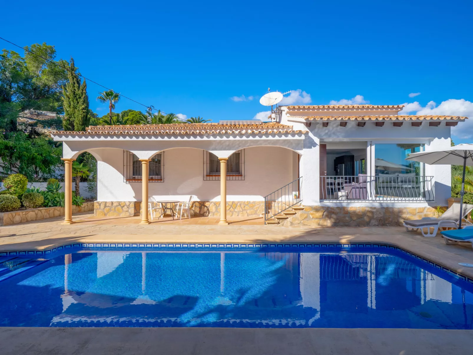Casa Encinas-Buiten