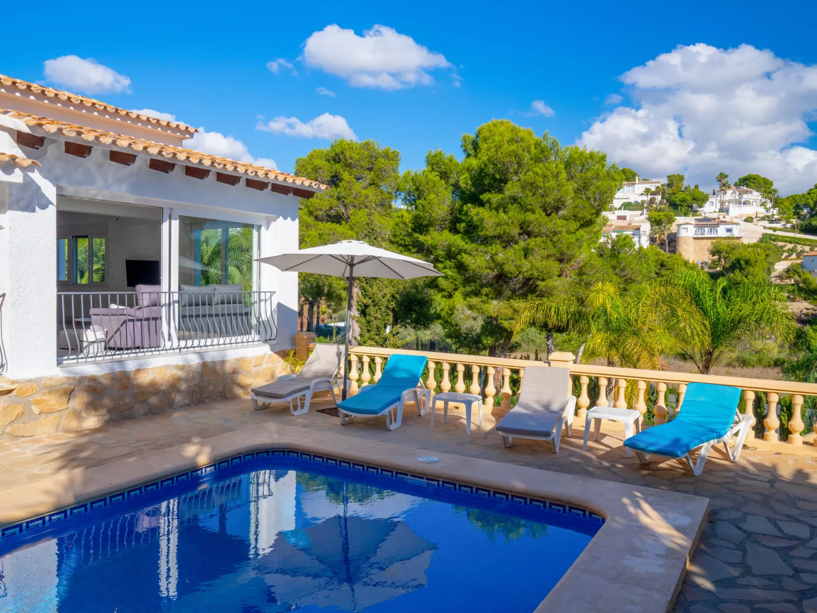 Casa Encinas-Buiten