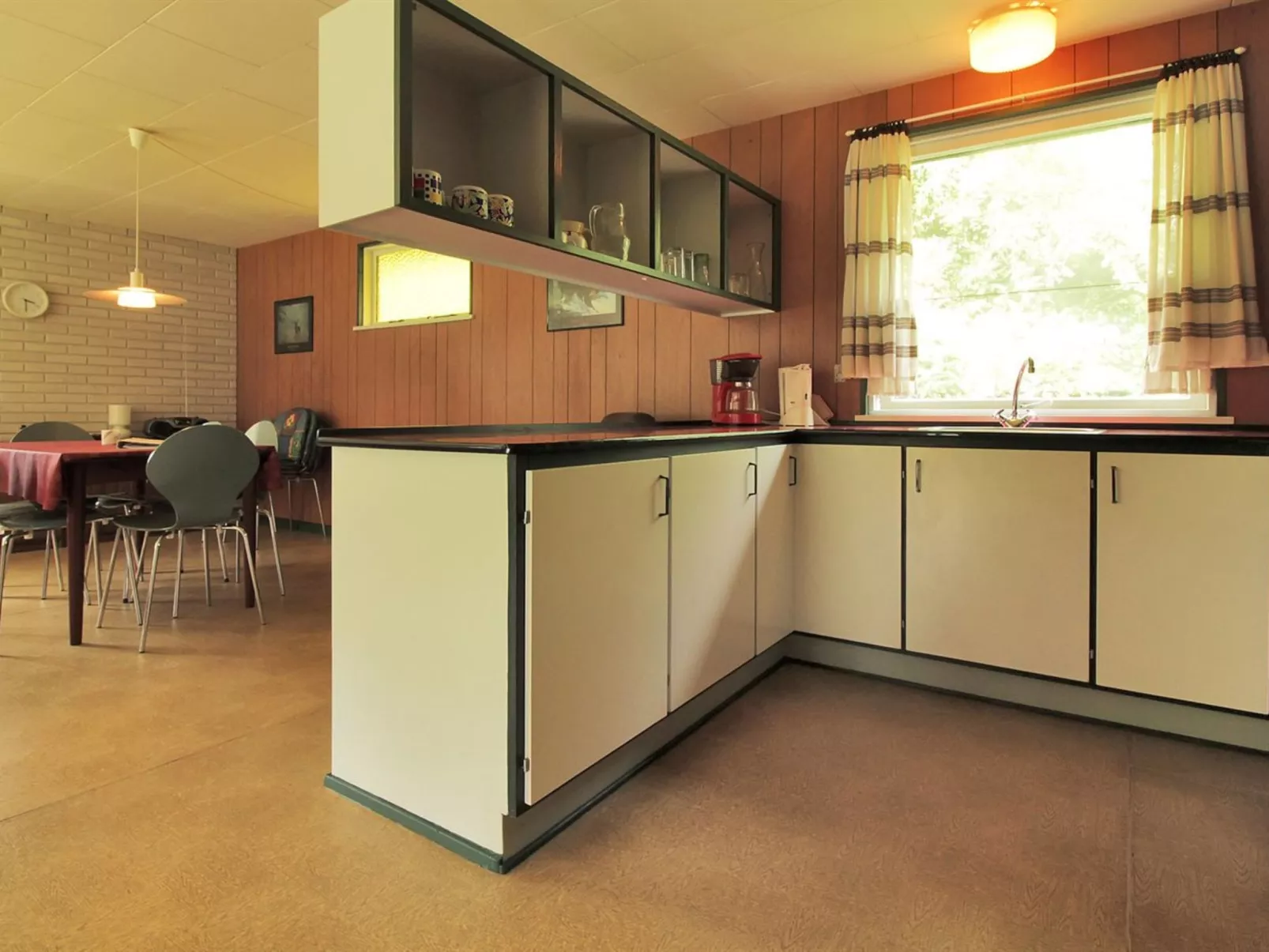 "Bergitte" - 450m from the sea-Binnen