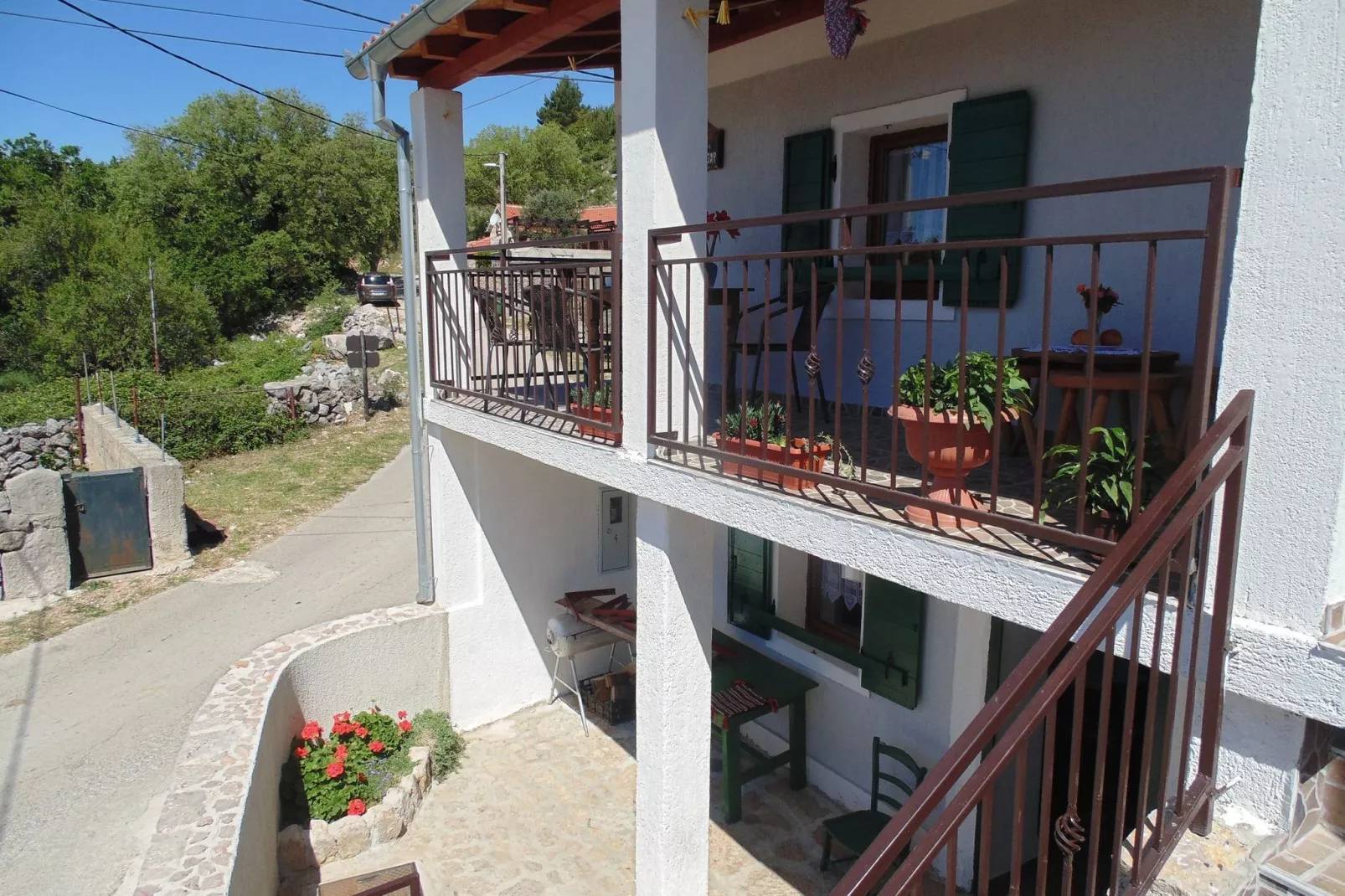 Holiday house Paklenica-Buitenkant zomer