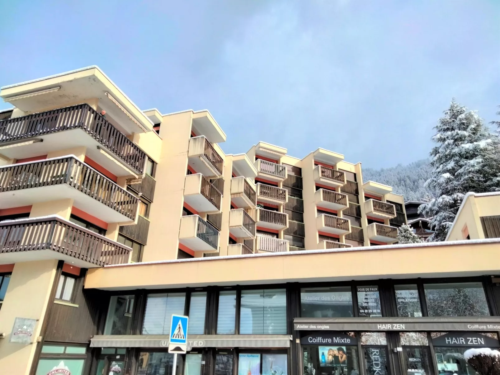 Fleurs des alpes-Buiten