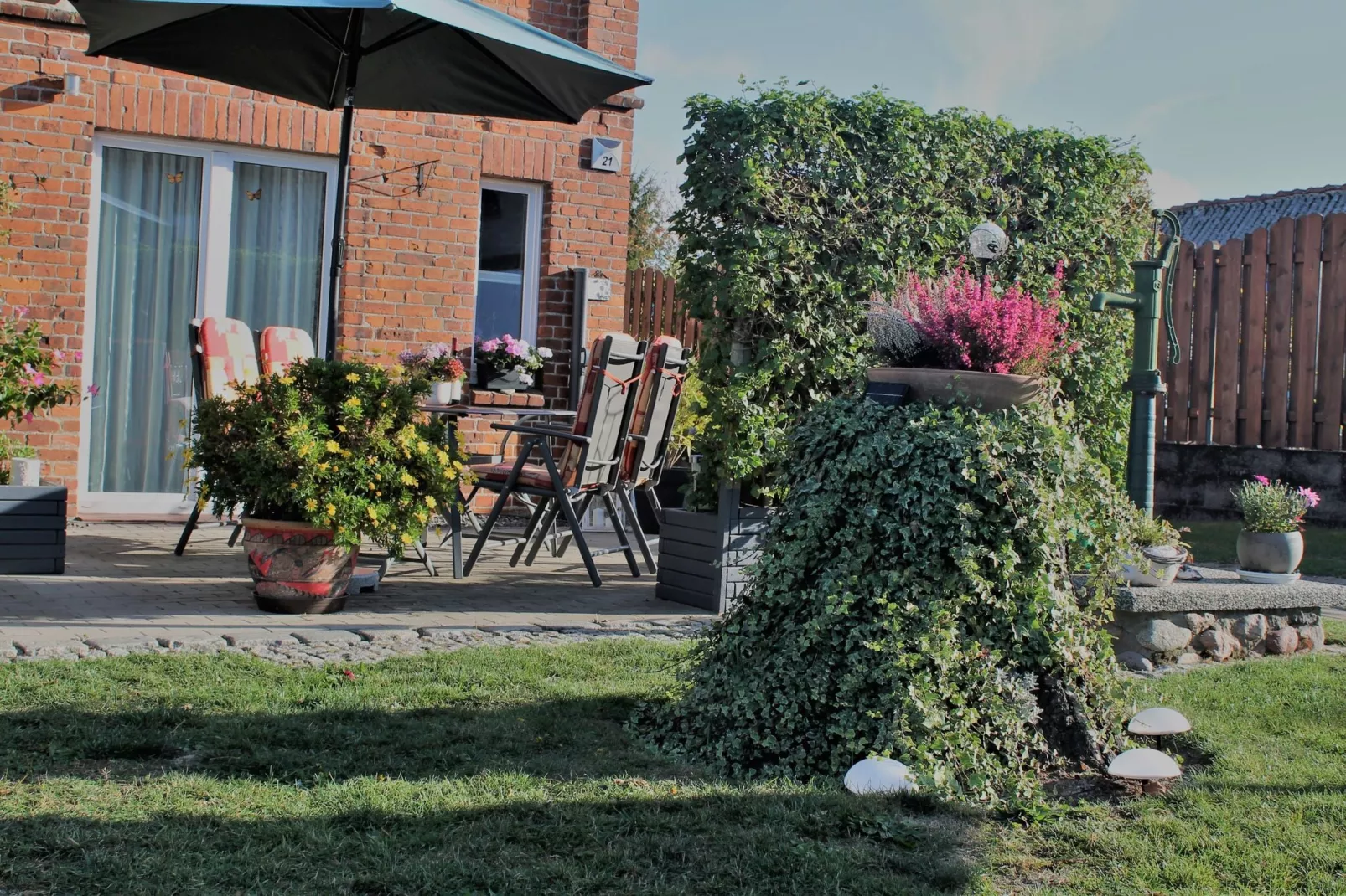 Ostseeurlaub Zur Steinbäck mit Terrasse-Tuinen zomer