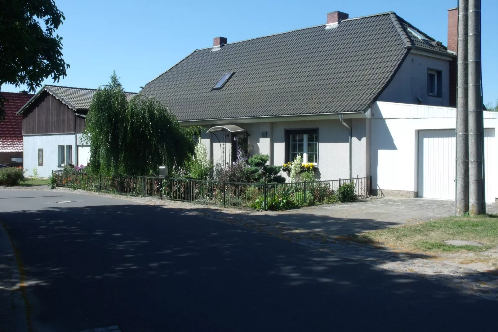 Seestrasse in der Mecklenburgischen Schweiz