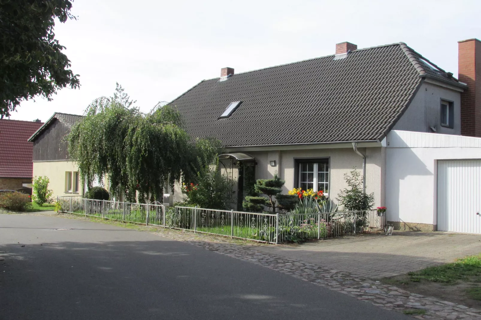 Seestrasse in der Mecklenburgischen Schweiz-Buitenkant zomer